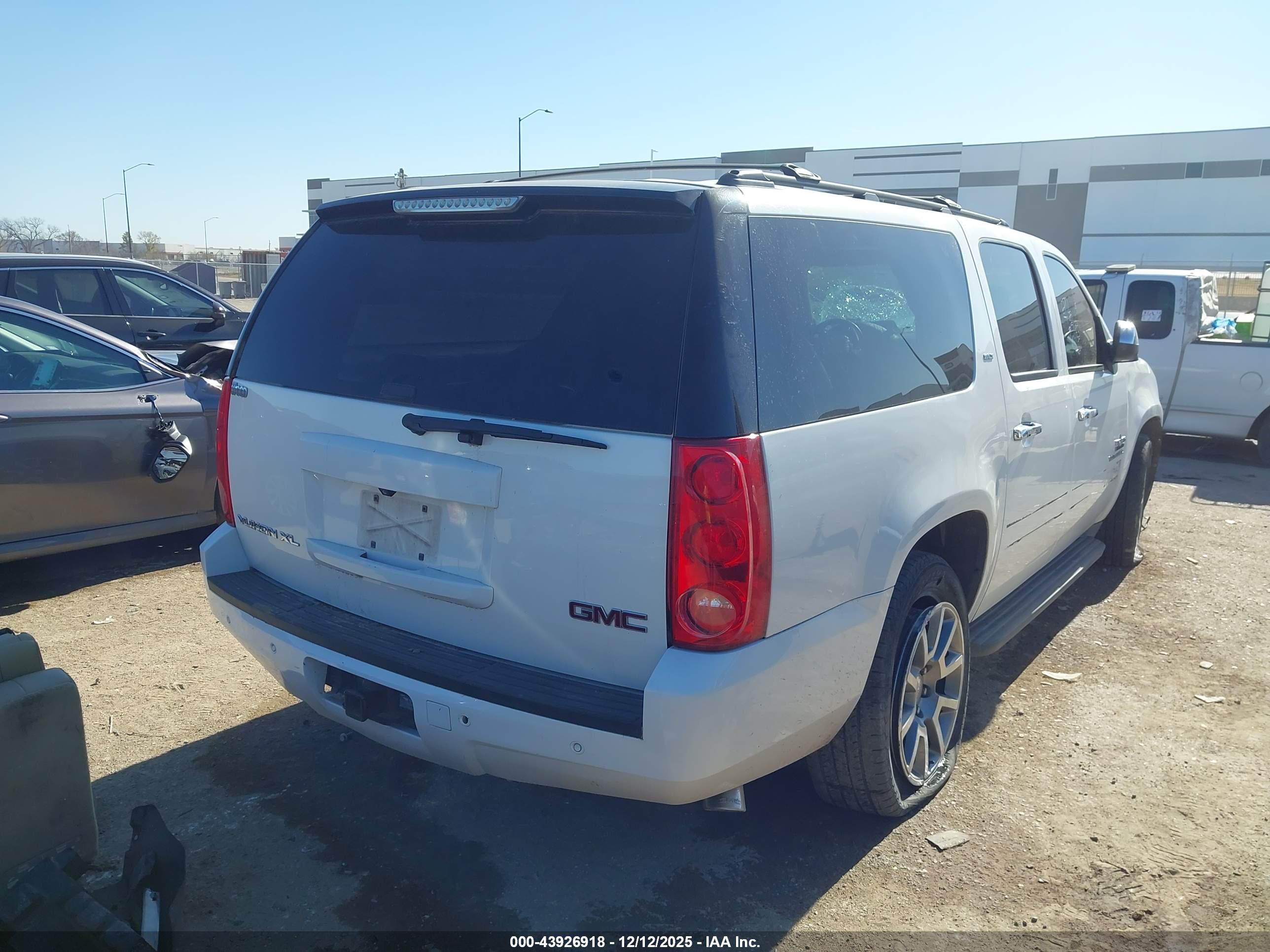 GMC YUKON image 4
