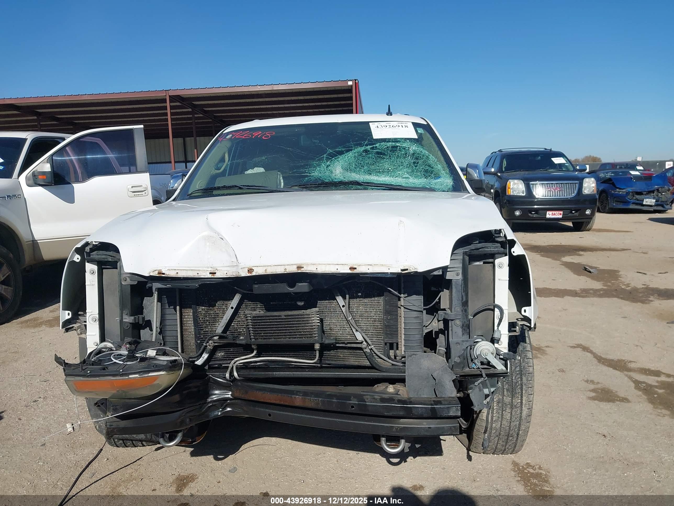 GMC YUKON image 6