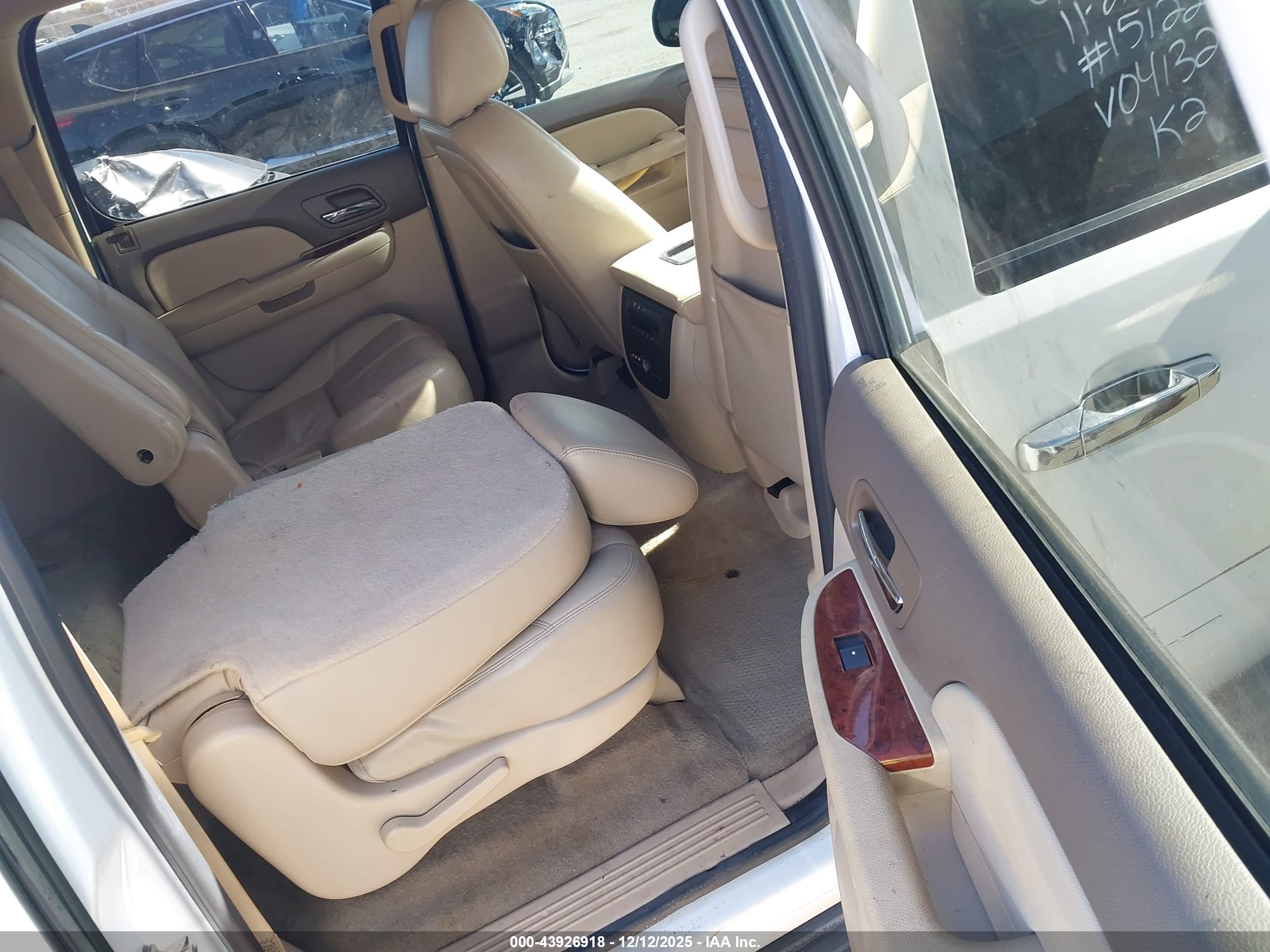 GMC YUKON image 8