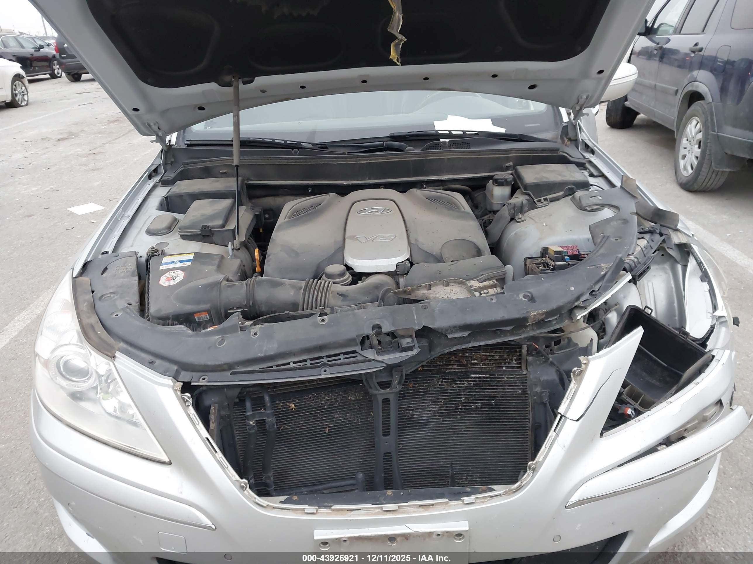 HYUNDAI GENESIS image 10