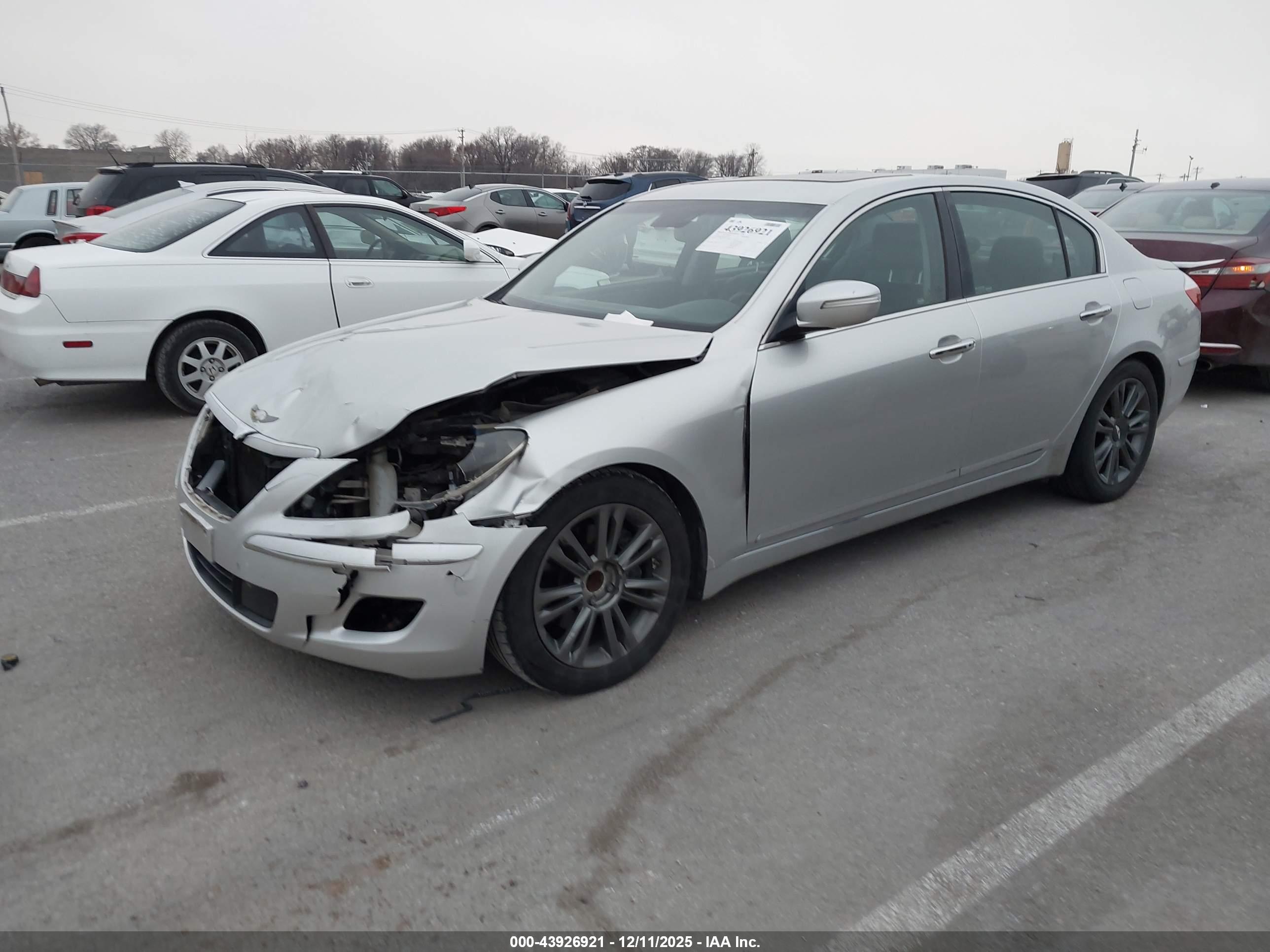 HYUNDAI GENESIS image 2