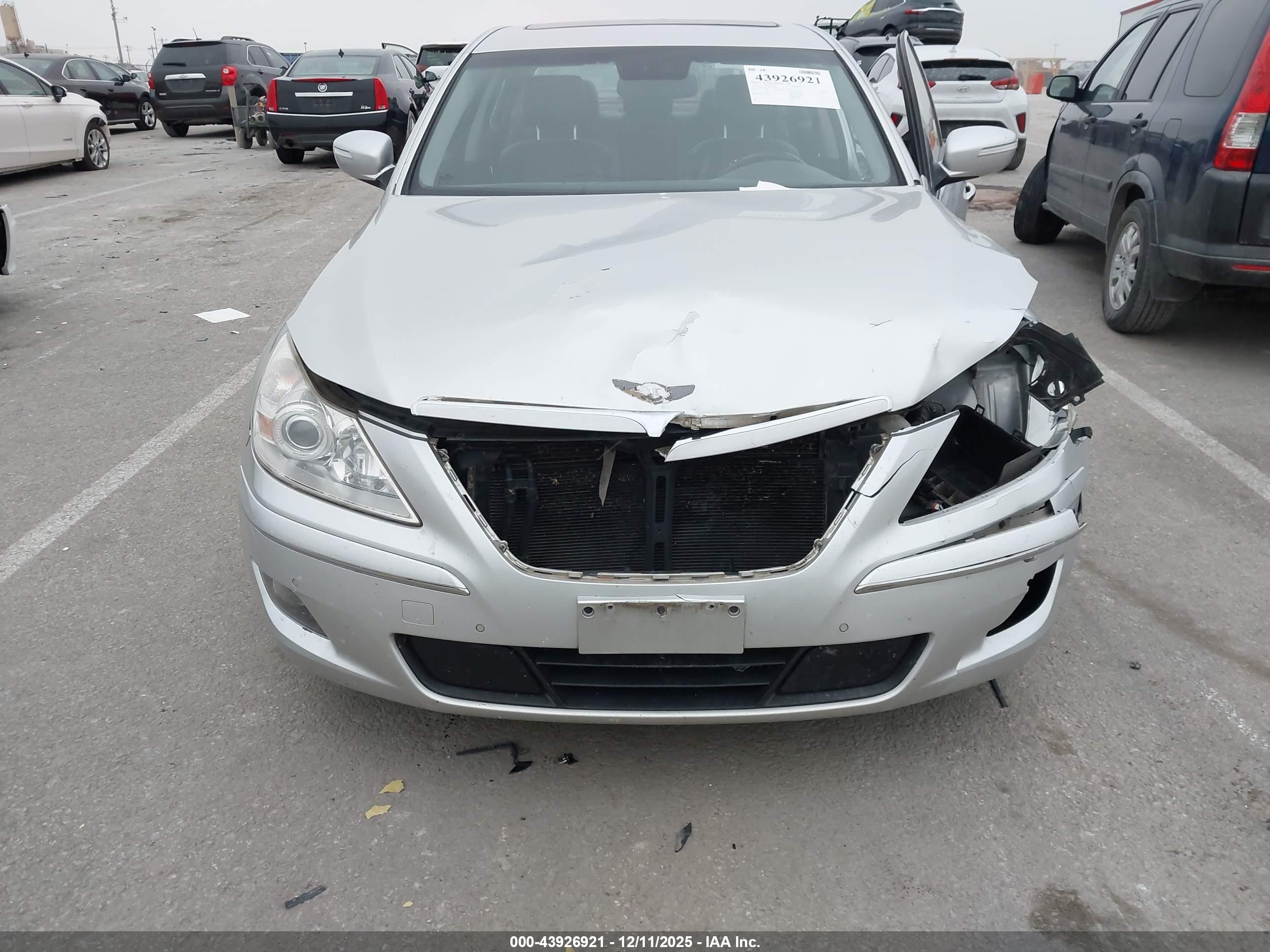 HYUNDAI GENESIS image 6