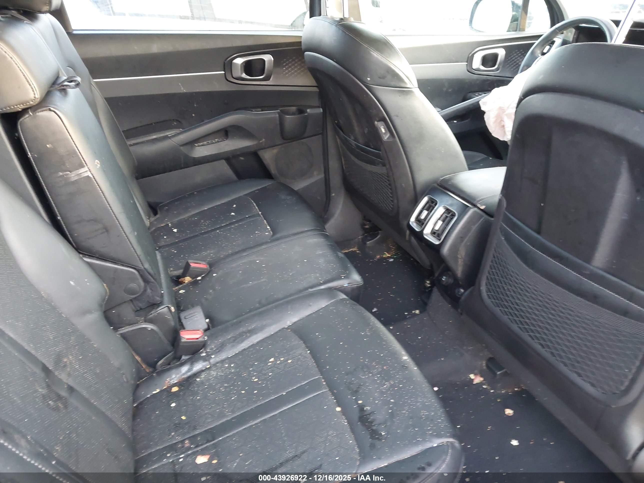 KIA SORENTO image 8