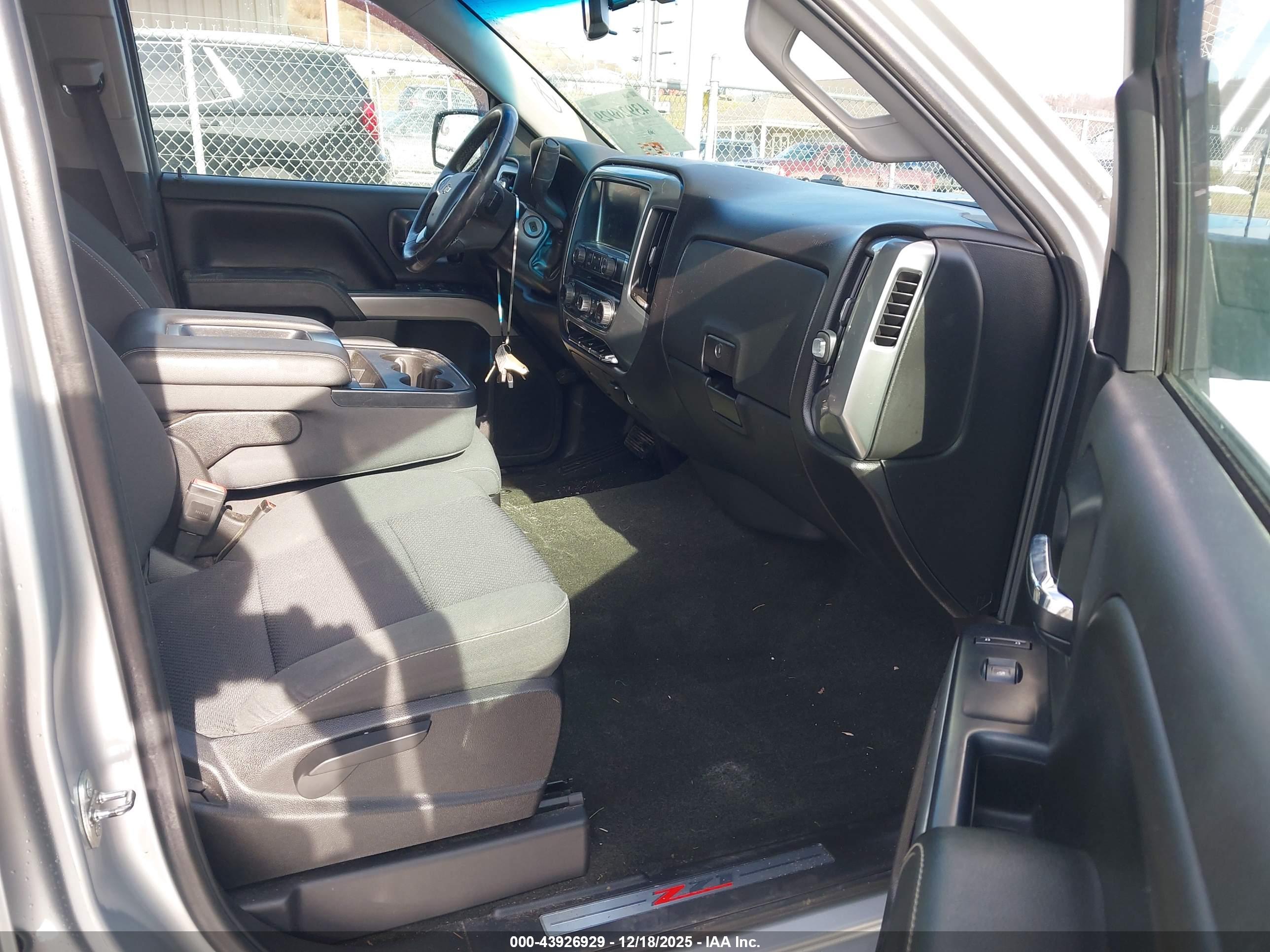 CHEVROLET SILVERADO image 5