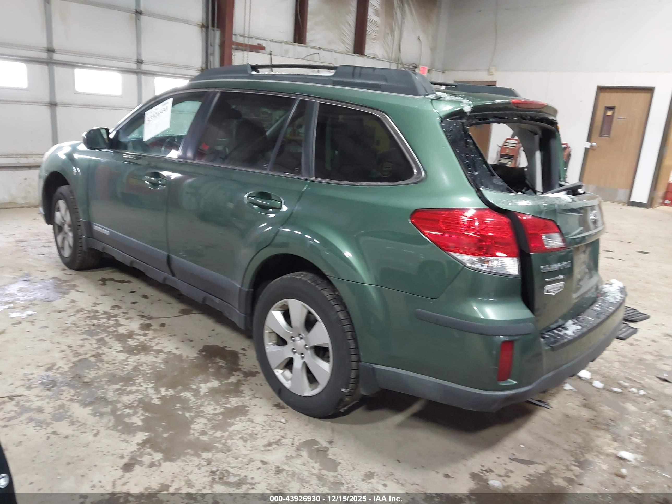 SUBARU OUTBACK image 3