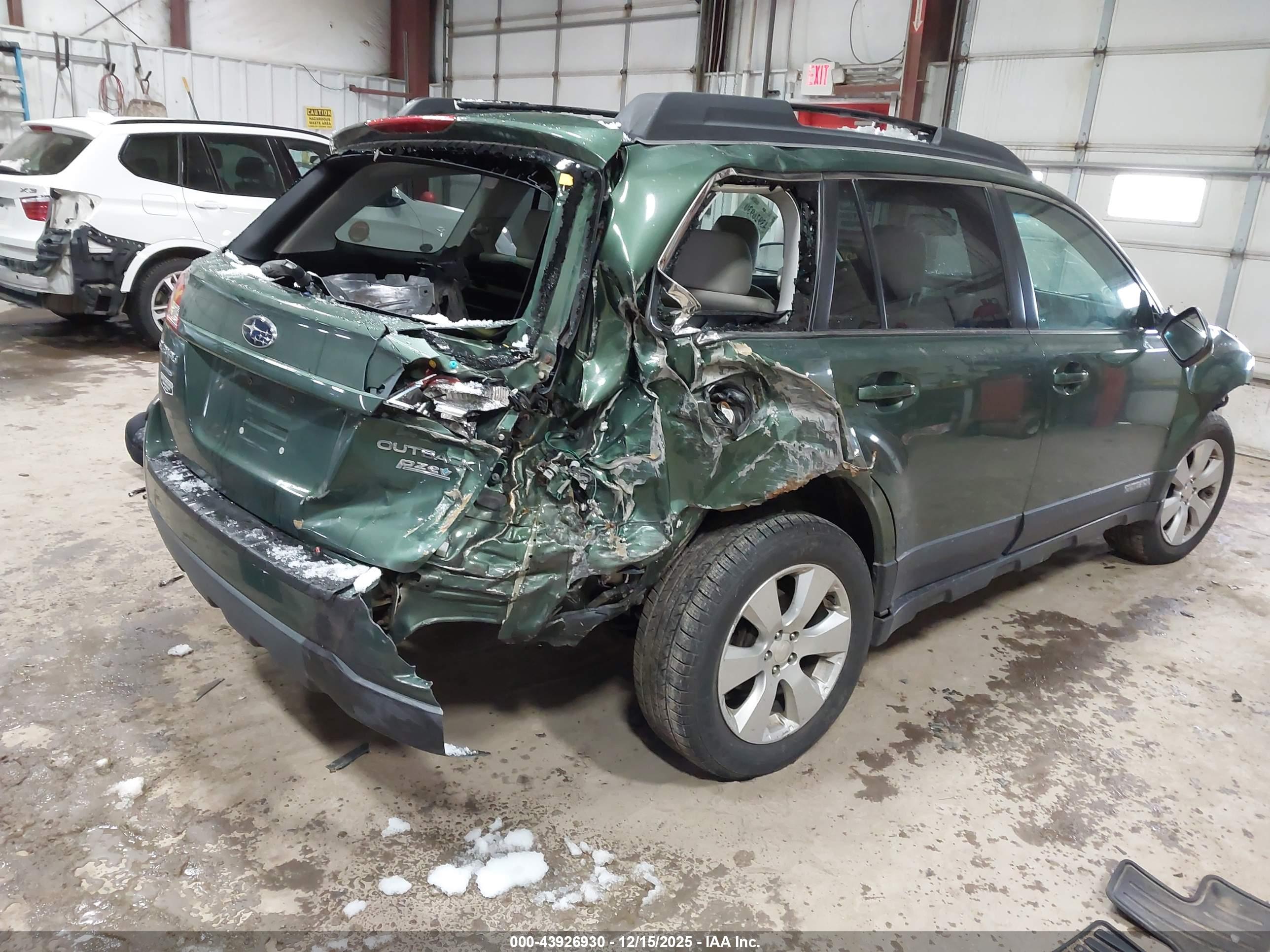 SUBARU OUTBACK image 4
