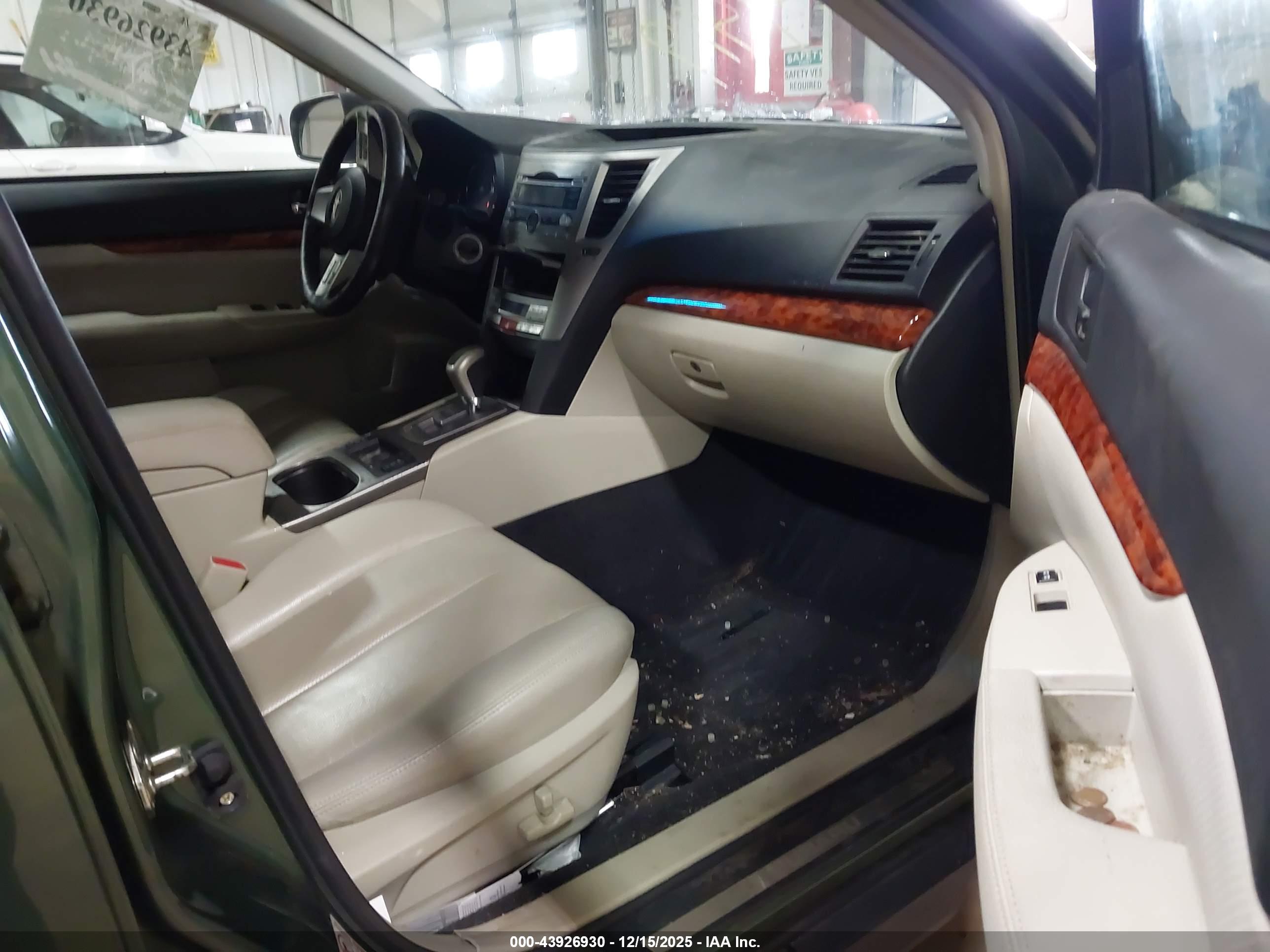 SUBARU OUTBACK image 5