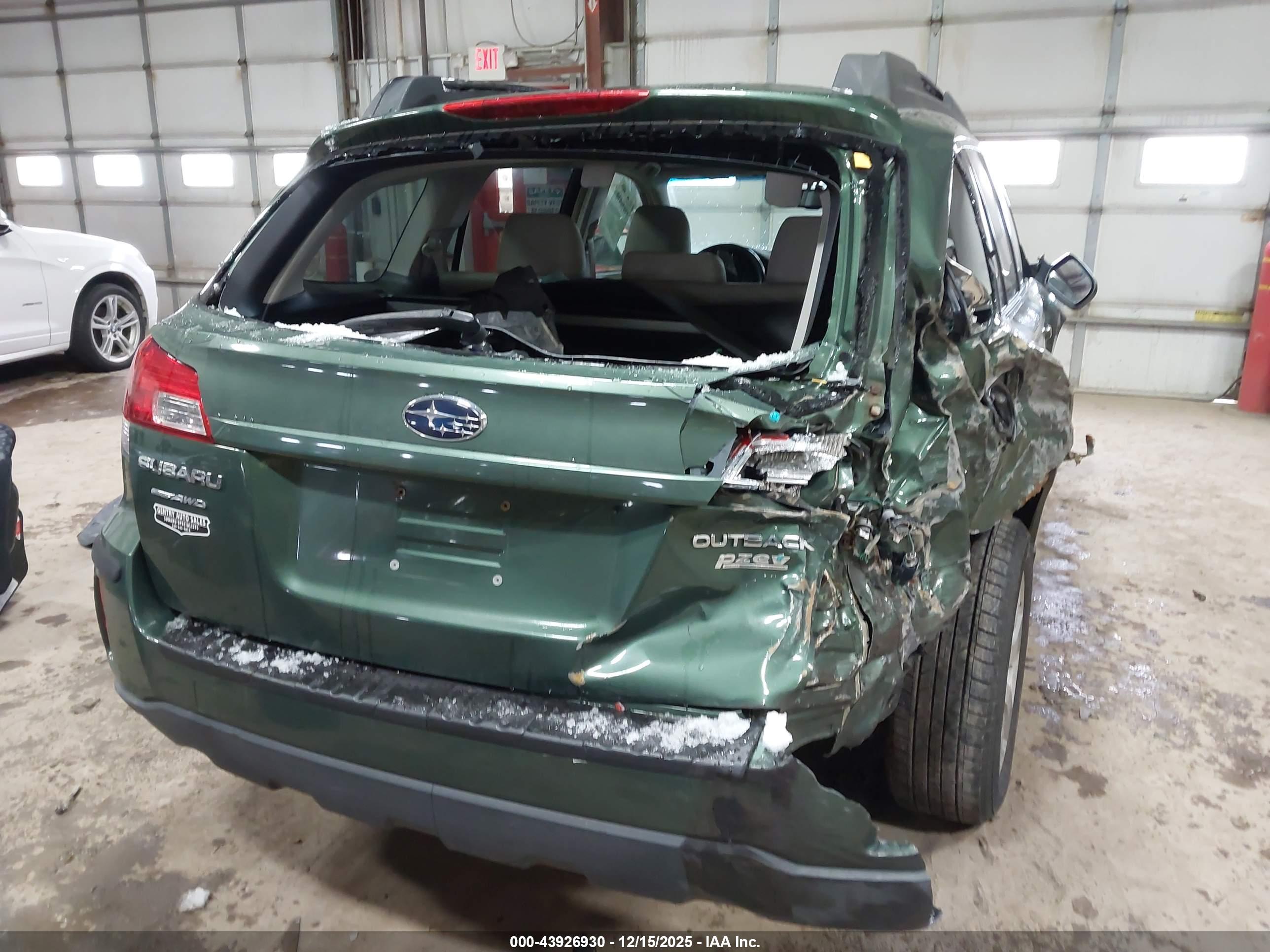 SUBARU OUTBACK image 6