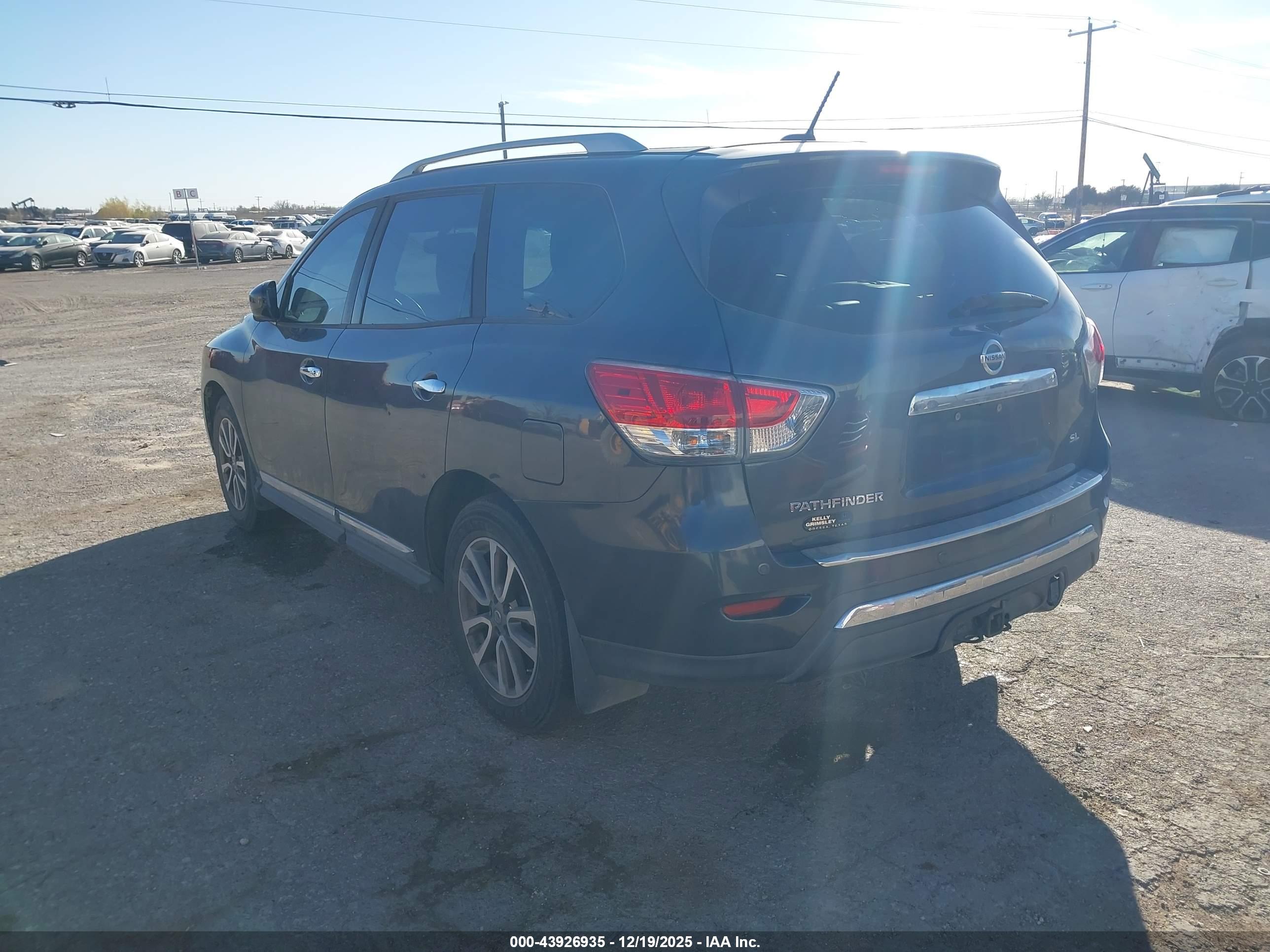NISSAN PATHFINDER image 3
