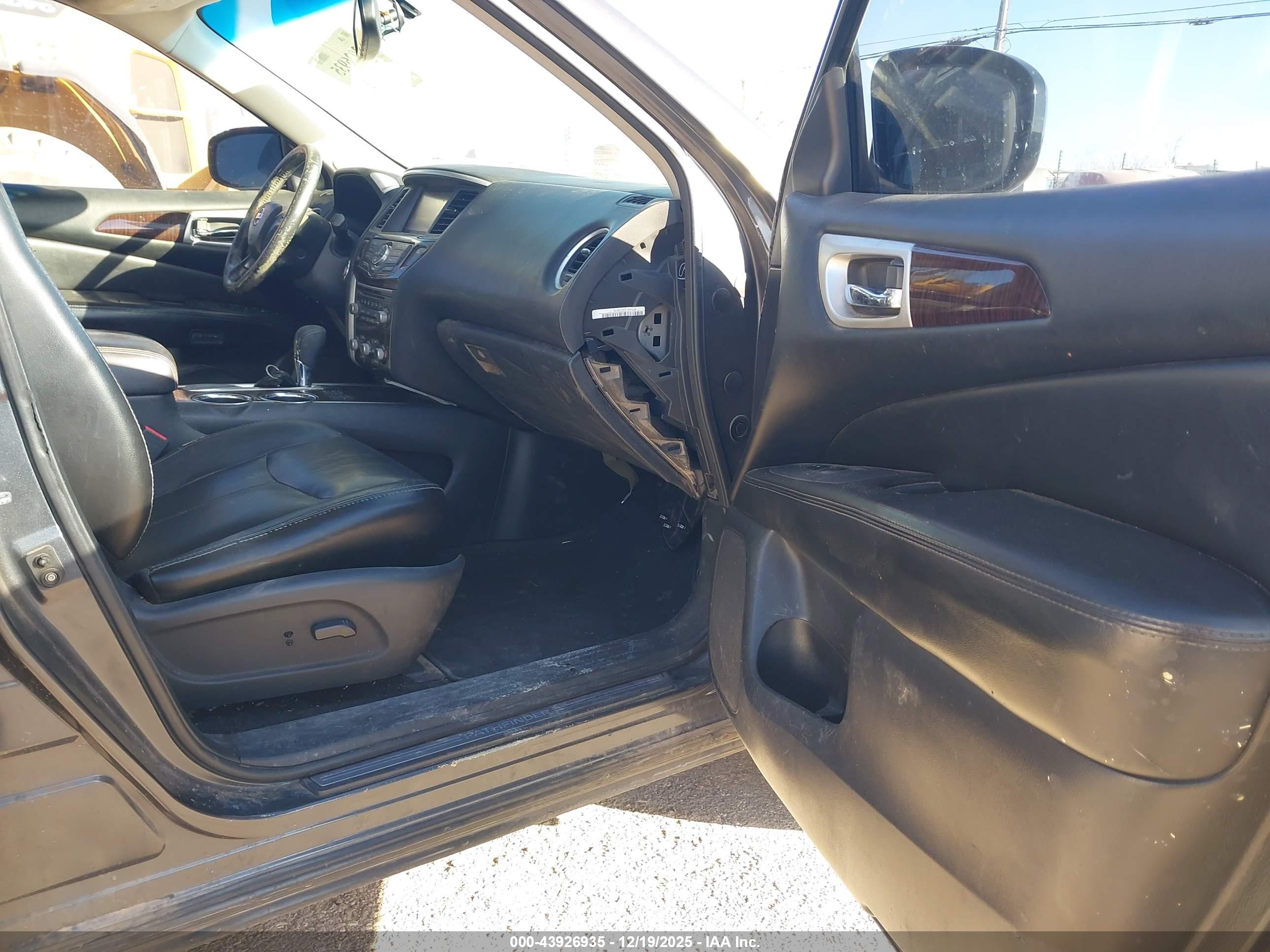 NISSAN PATHFINDER image 5