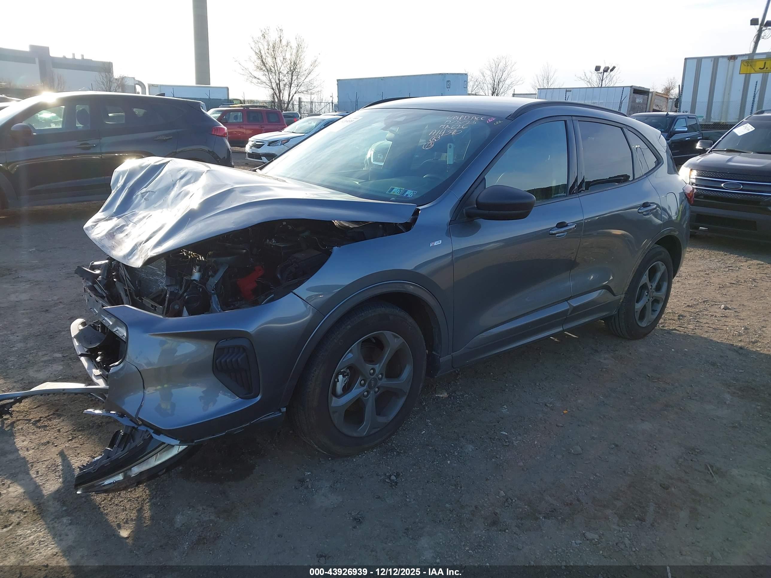 FORD ESCAPE image 2