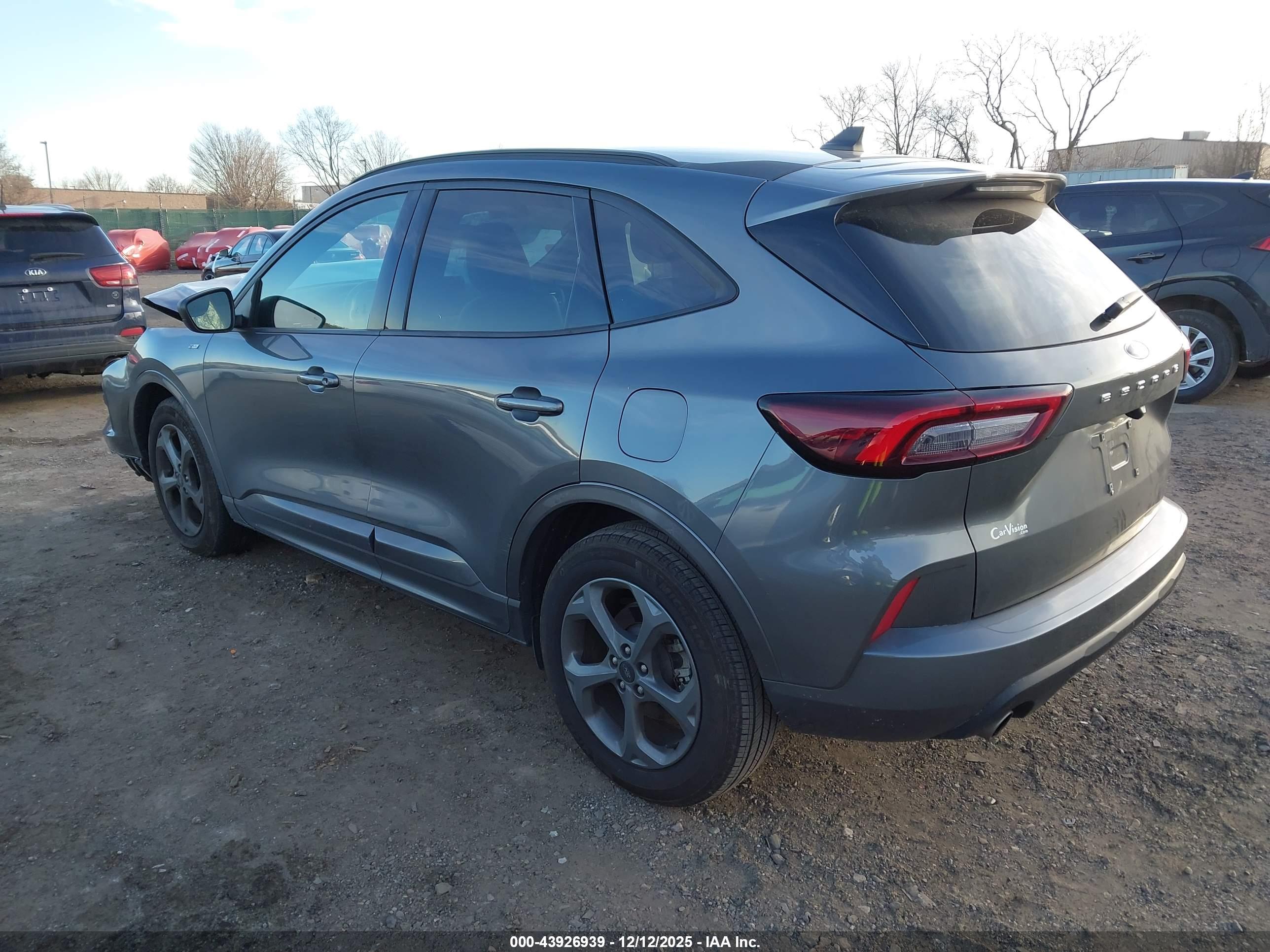 FORD ESCAPE image 3