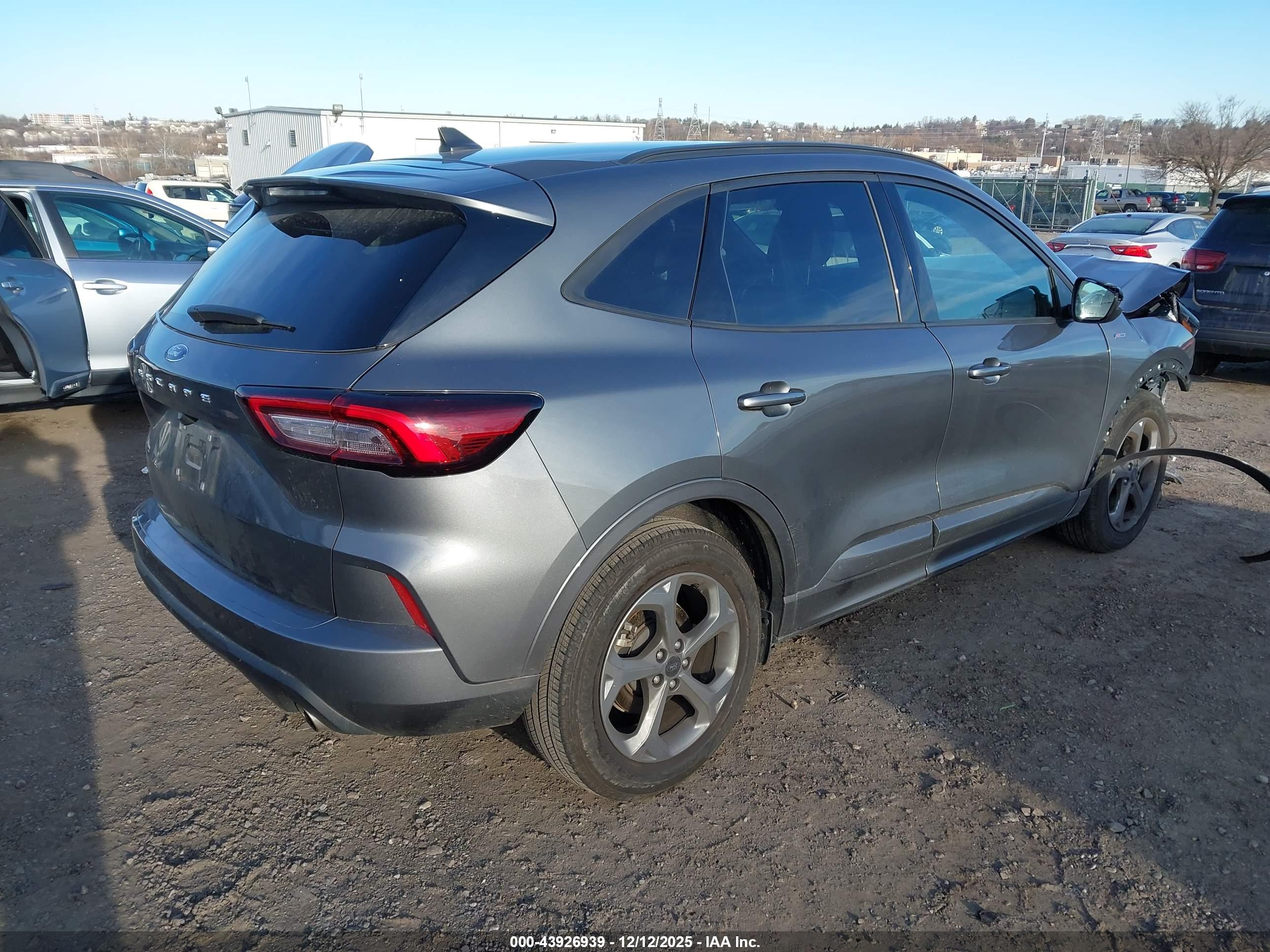 FORD ESCAPE image 4