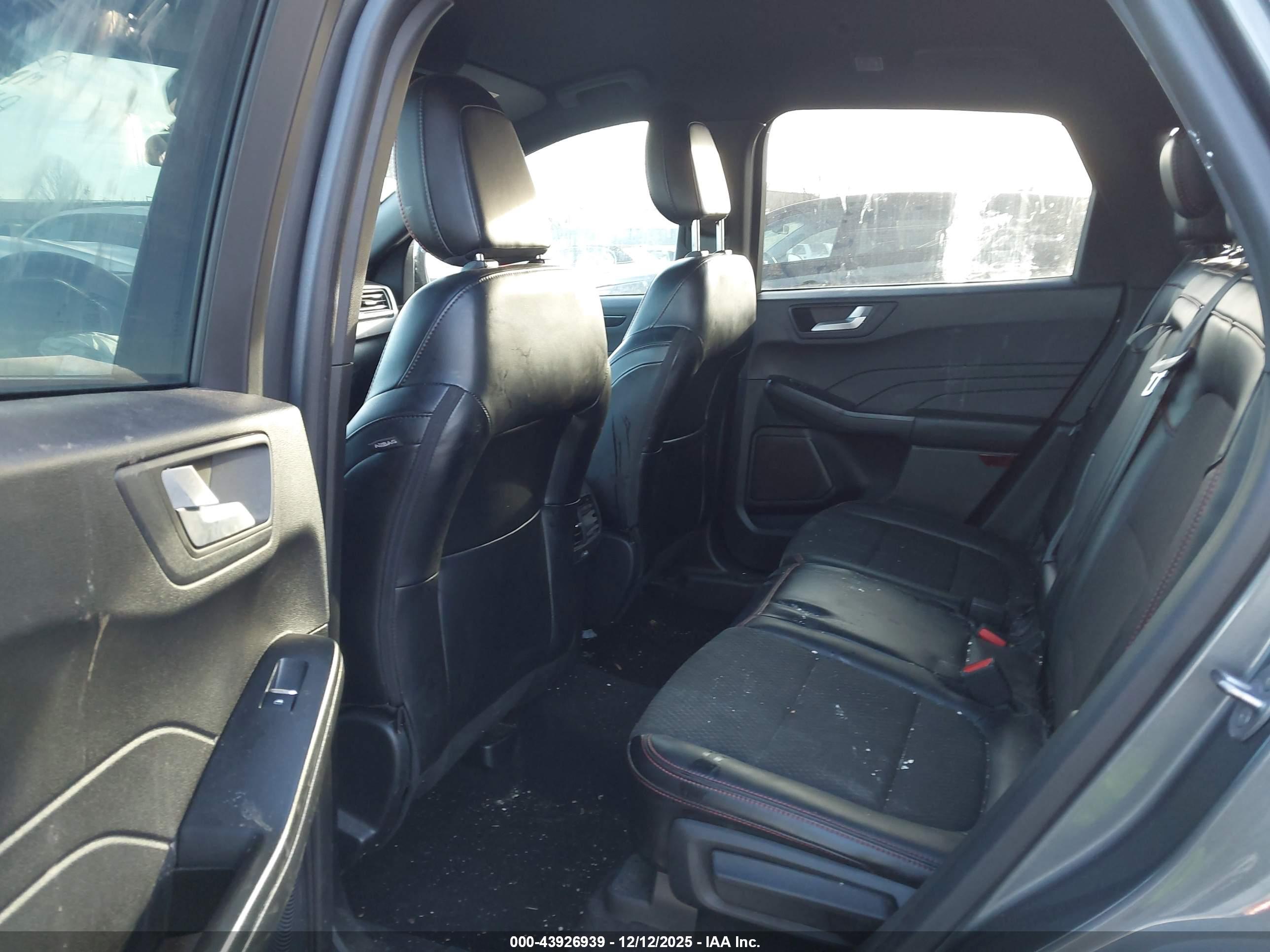 FORD ESCAPE image 8