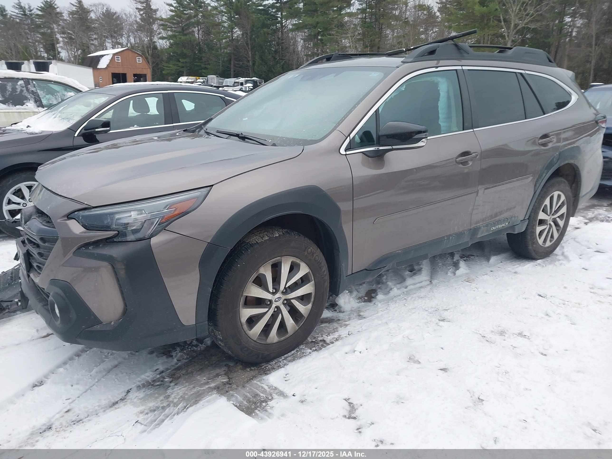 SUBARU OUTBACK image 2