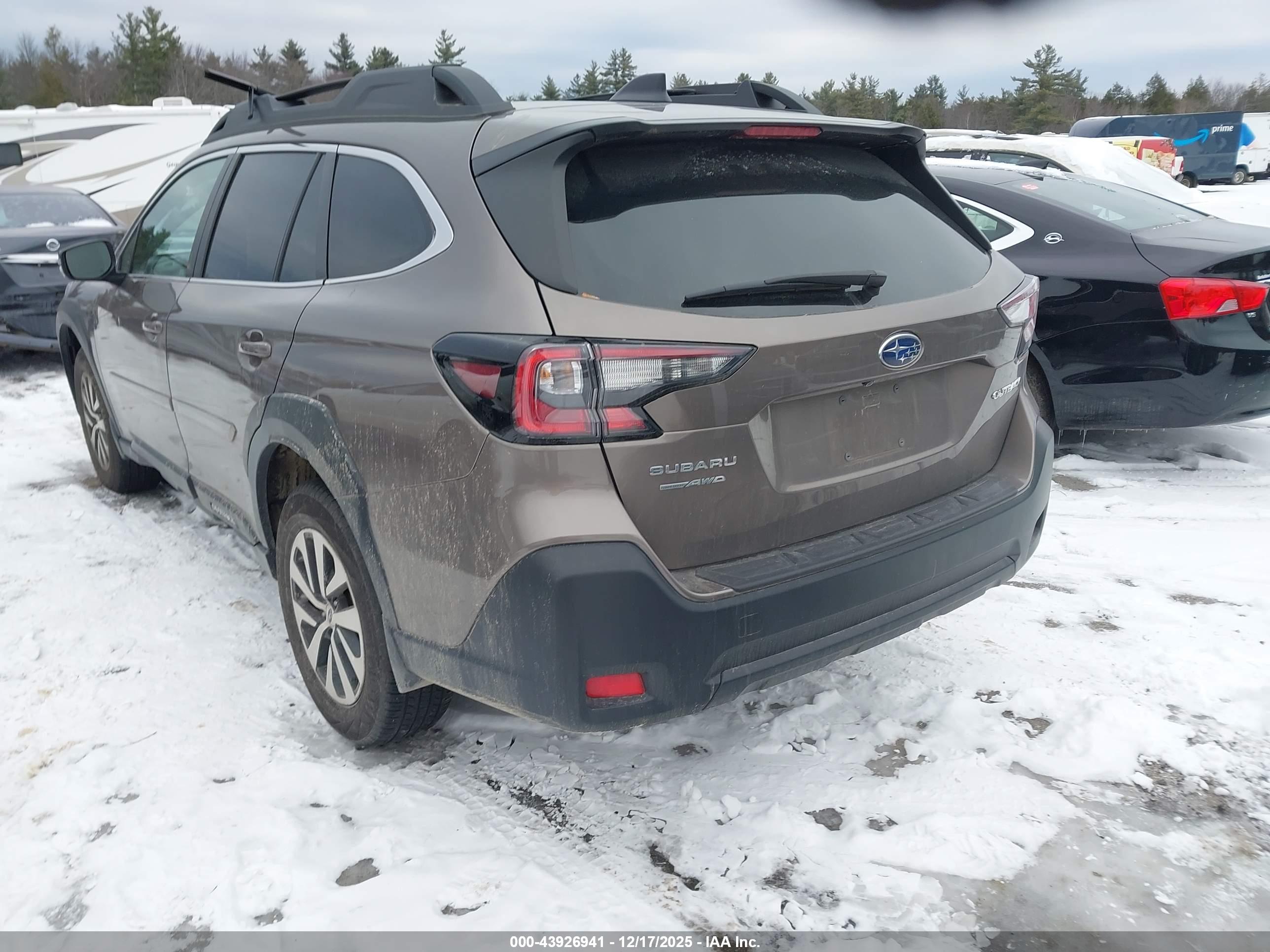 SUBARU OUTBACK image 3
