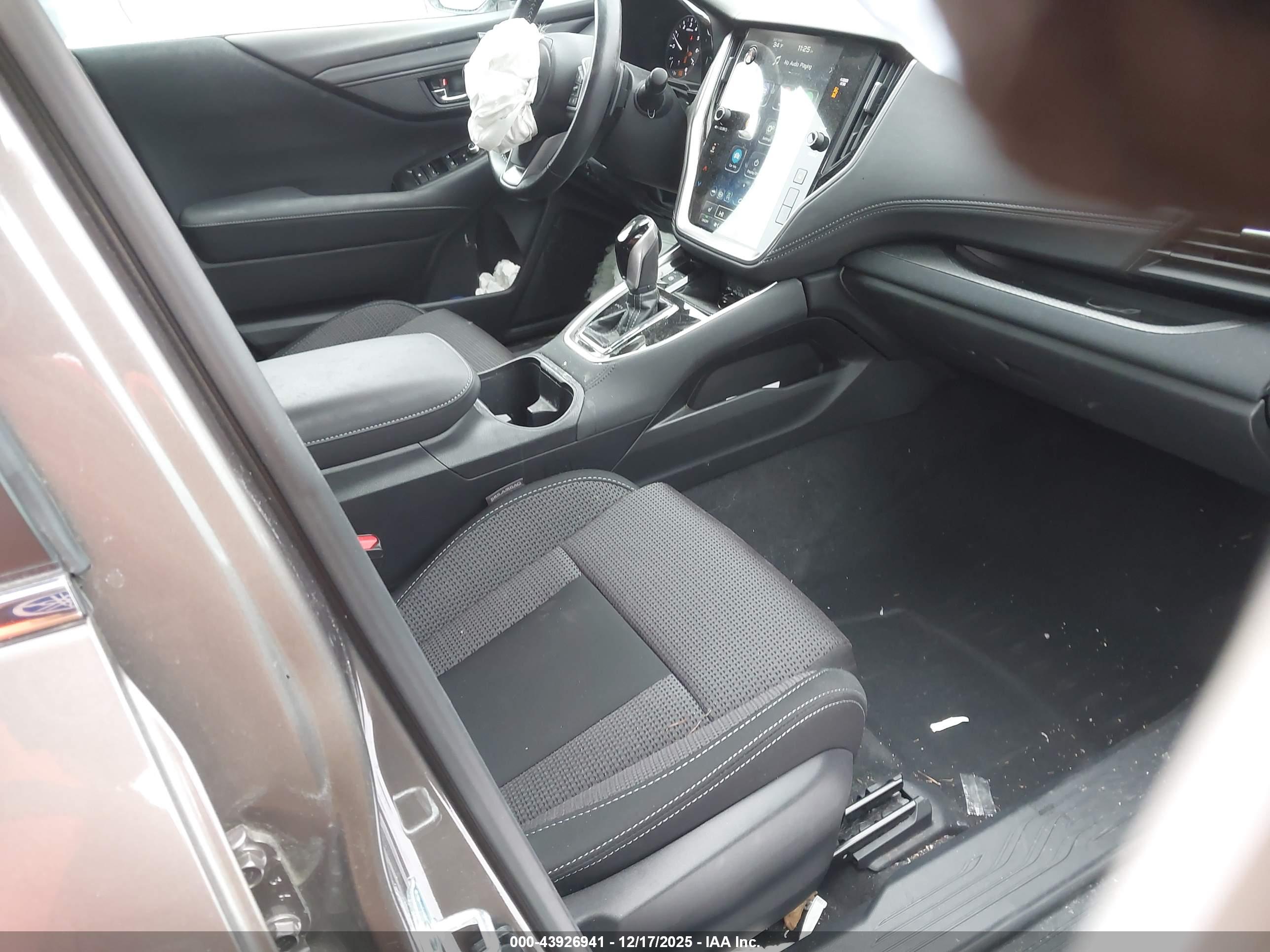 SUBARU OUTBACK image 5