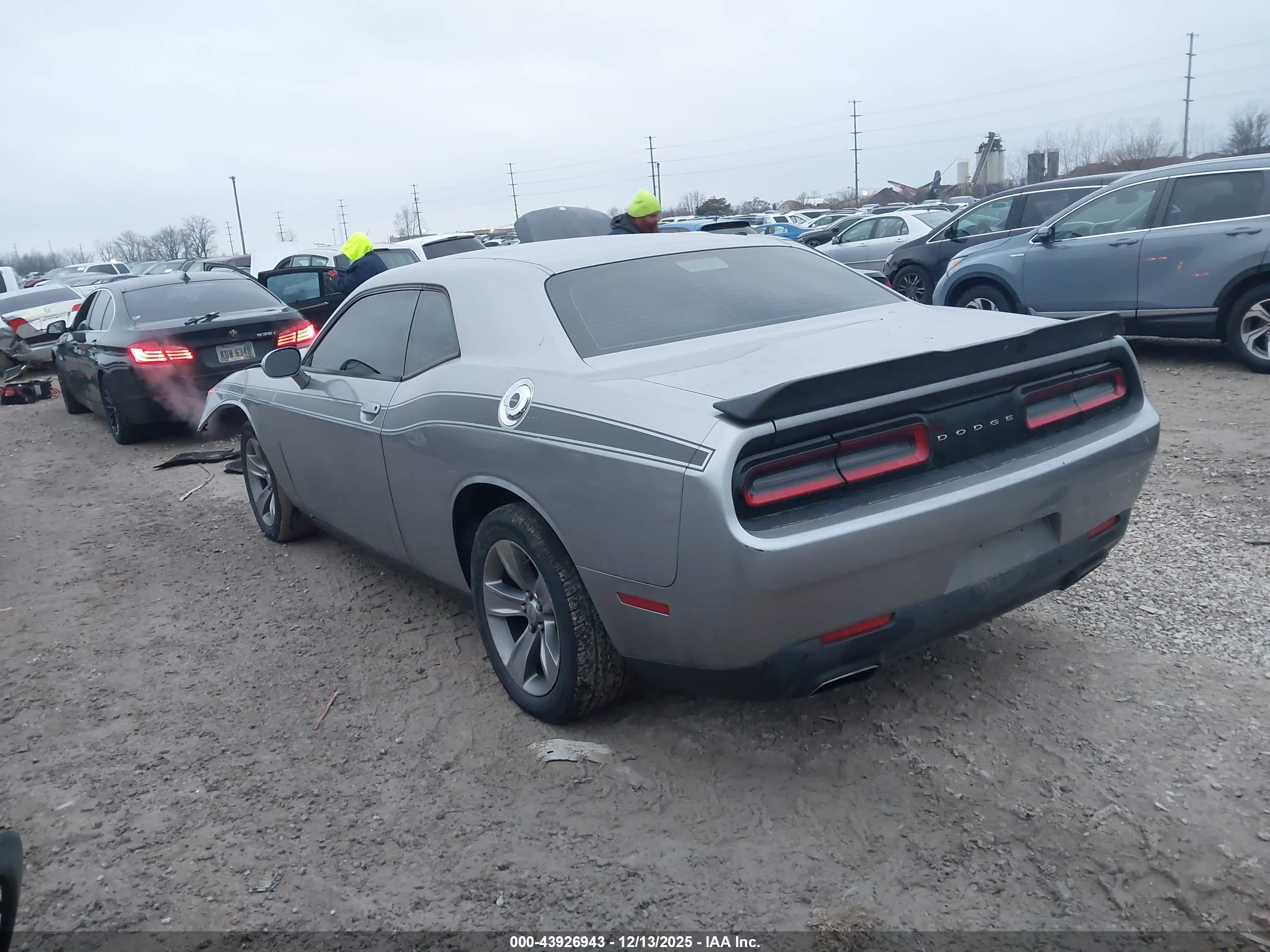 DODGE CHALLENGER image 3