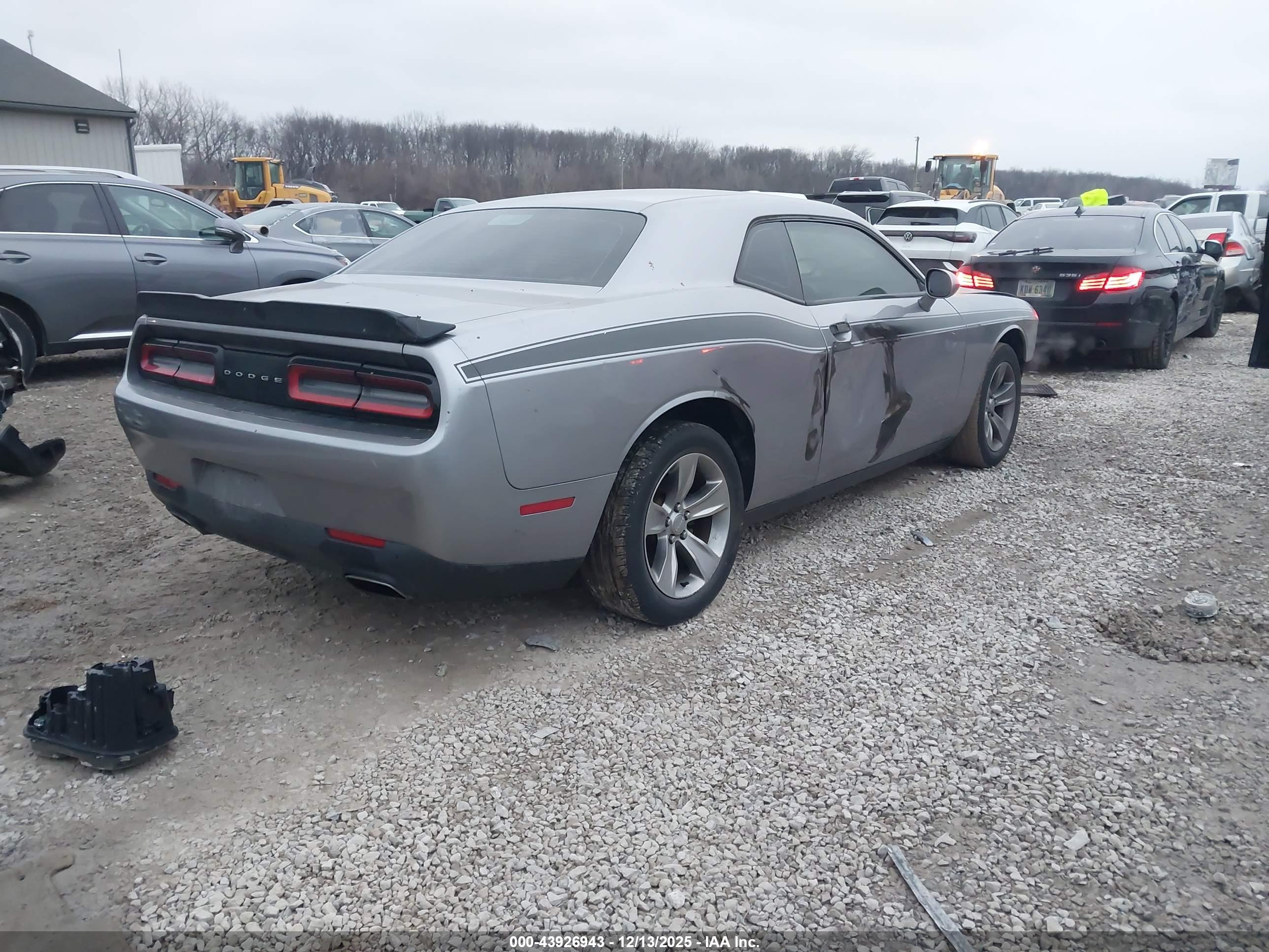 DODGE CHALLENGER image 4