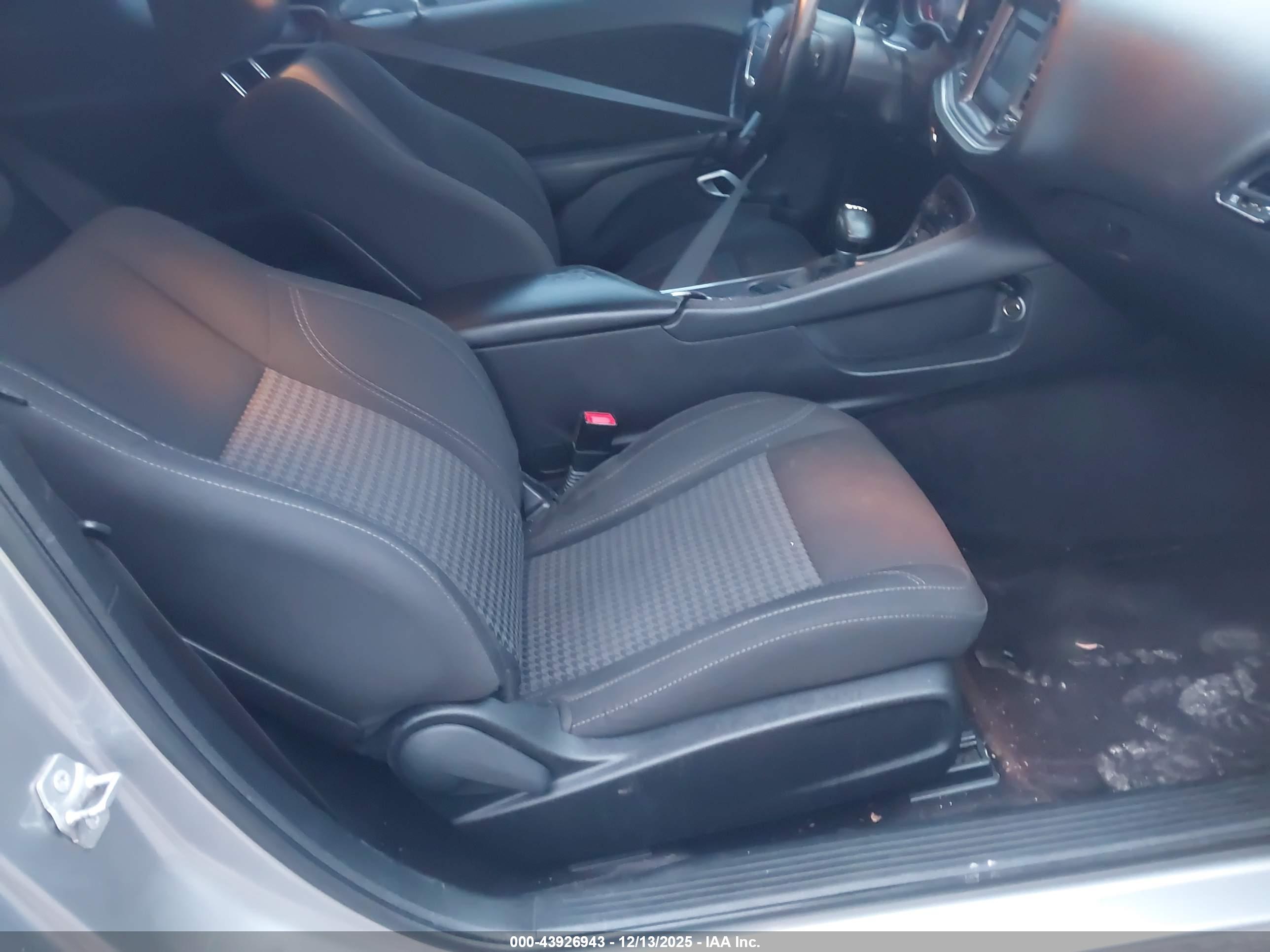 DODGE CHALLENGER image 5