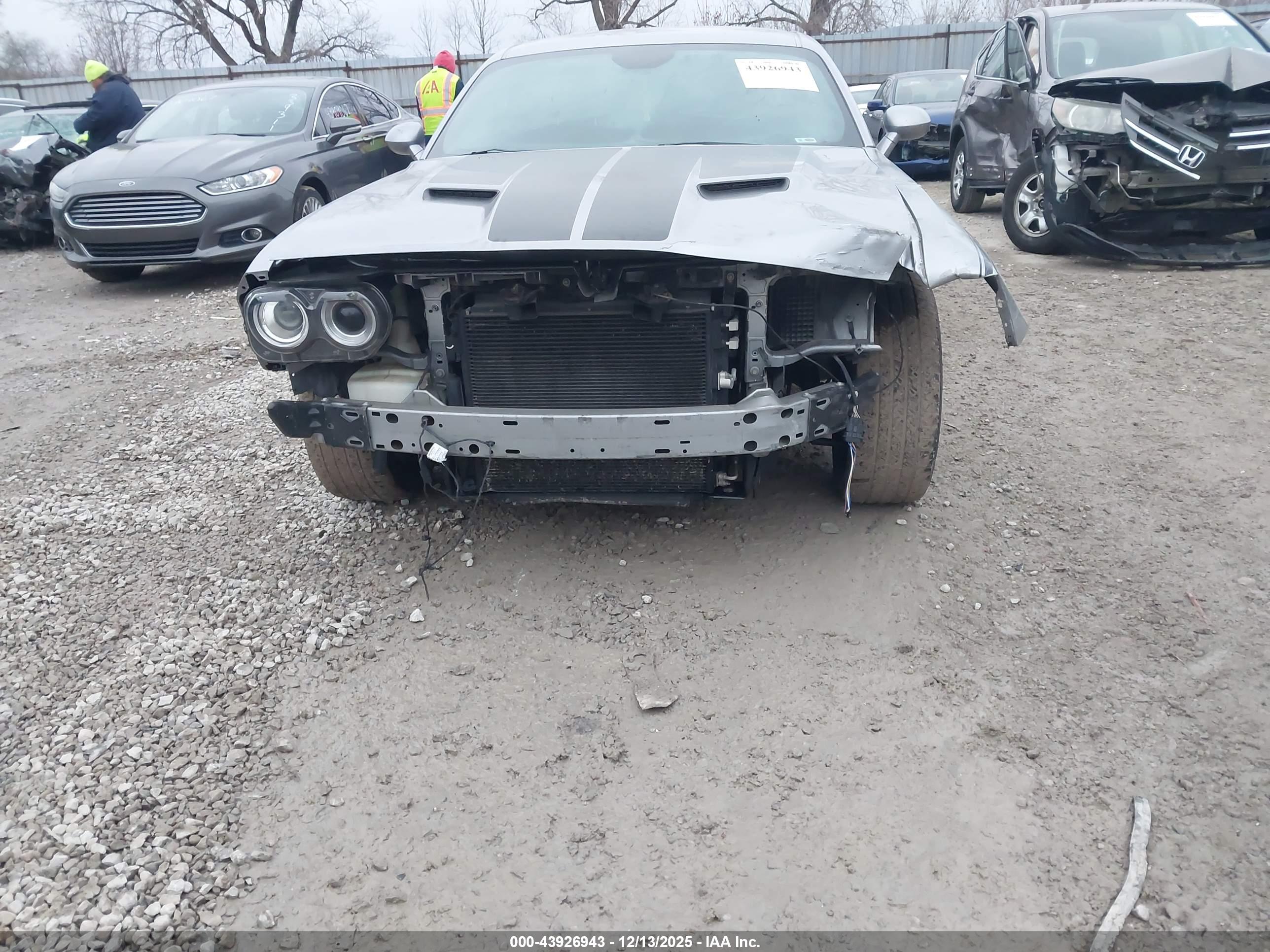 DODGE CHALLENGER image 6