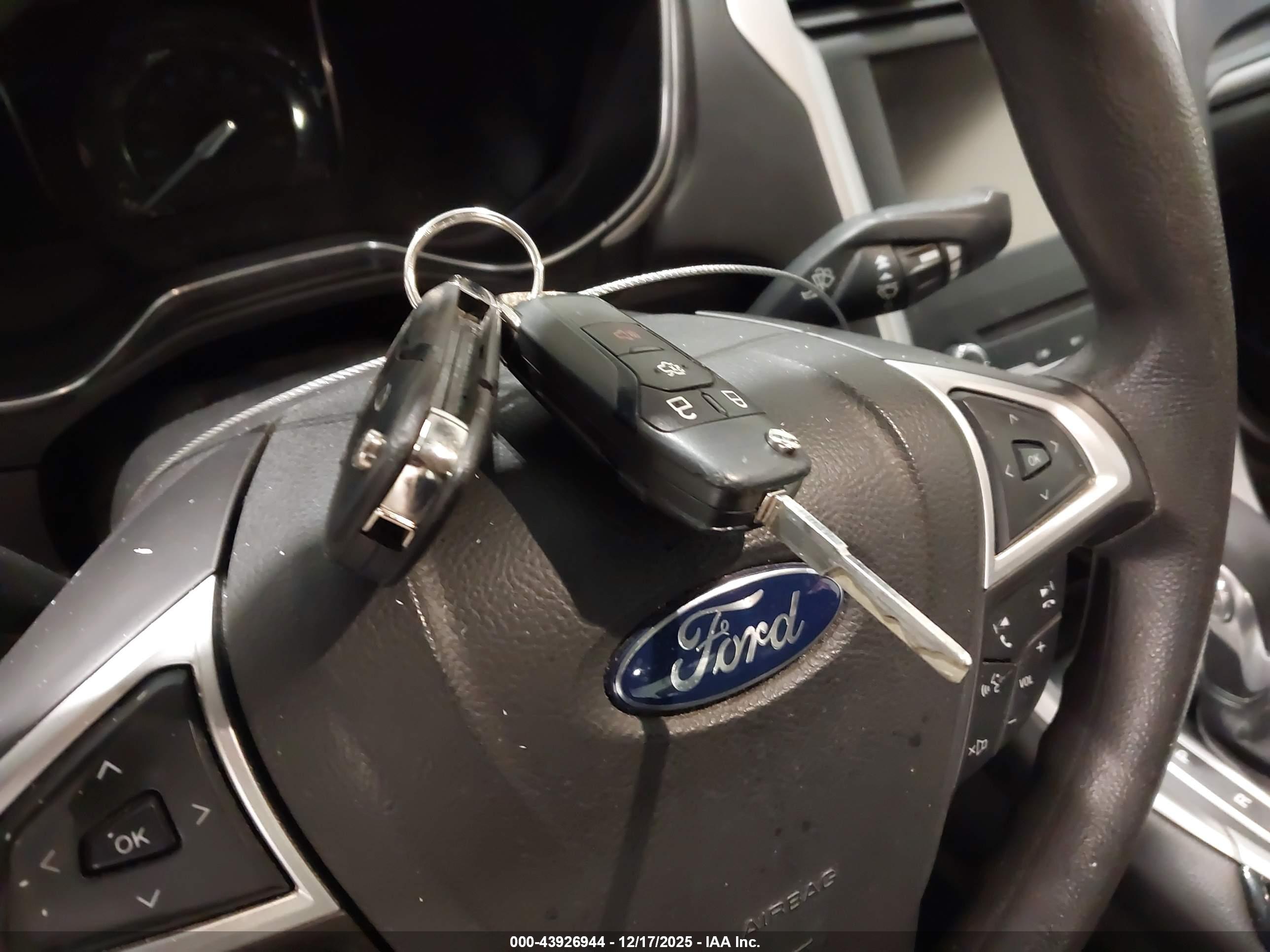 FORD FUSION image 11