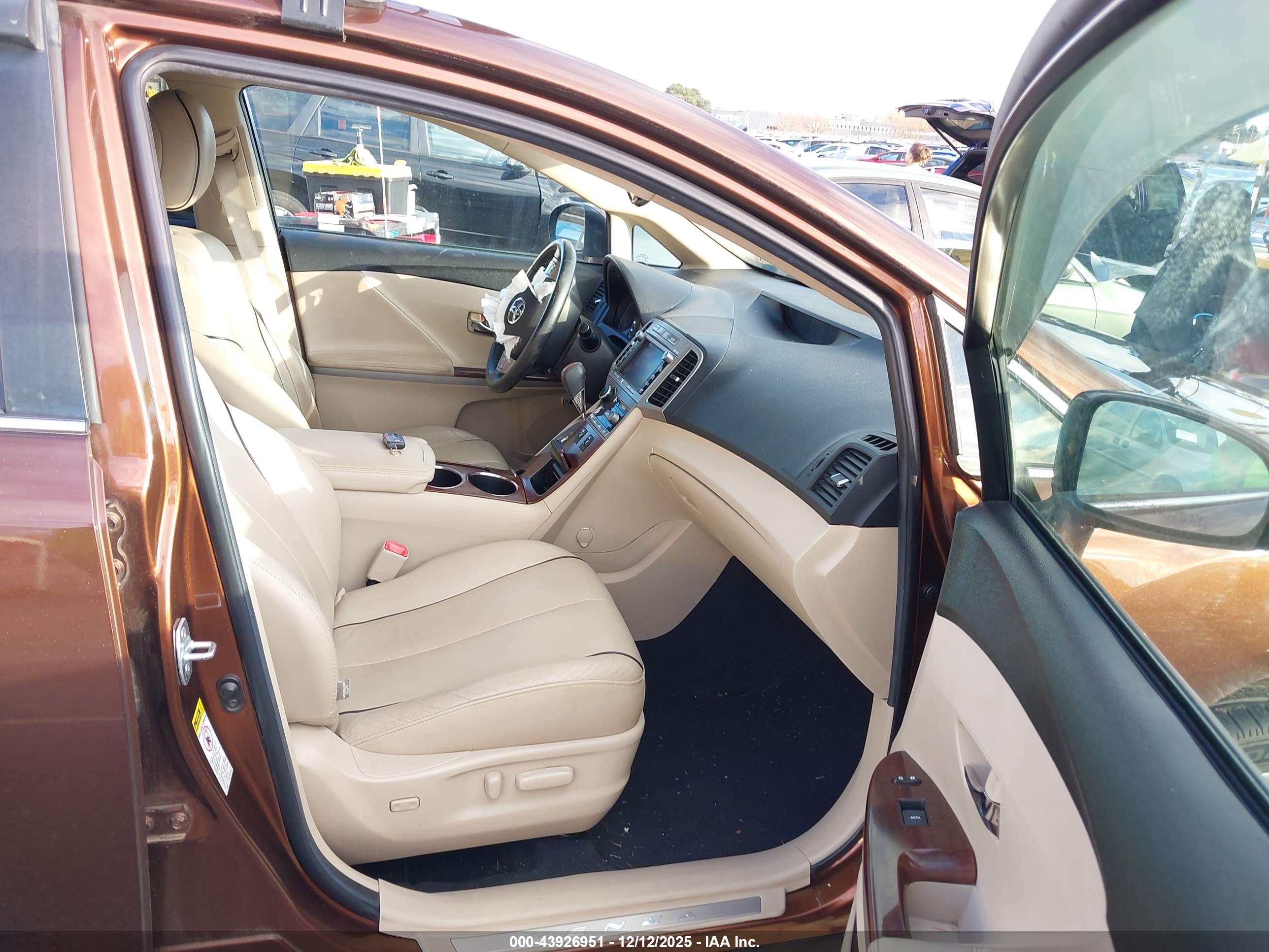TOYOTA VENZA image 5