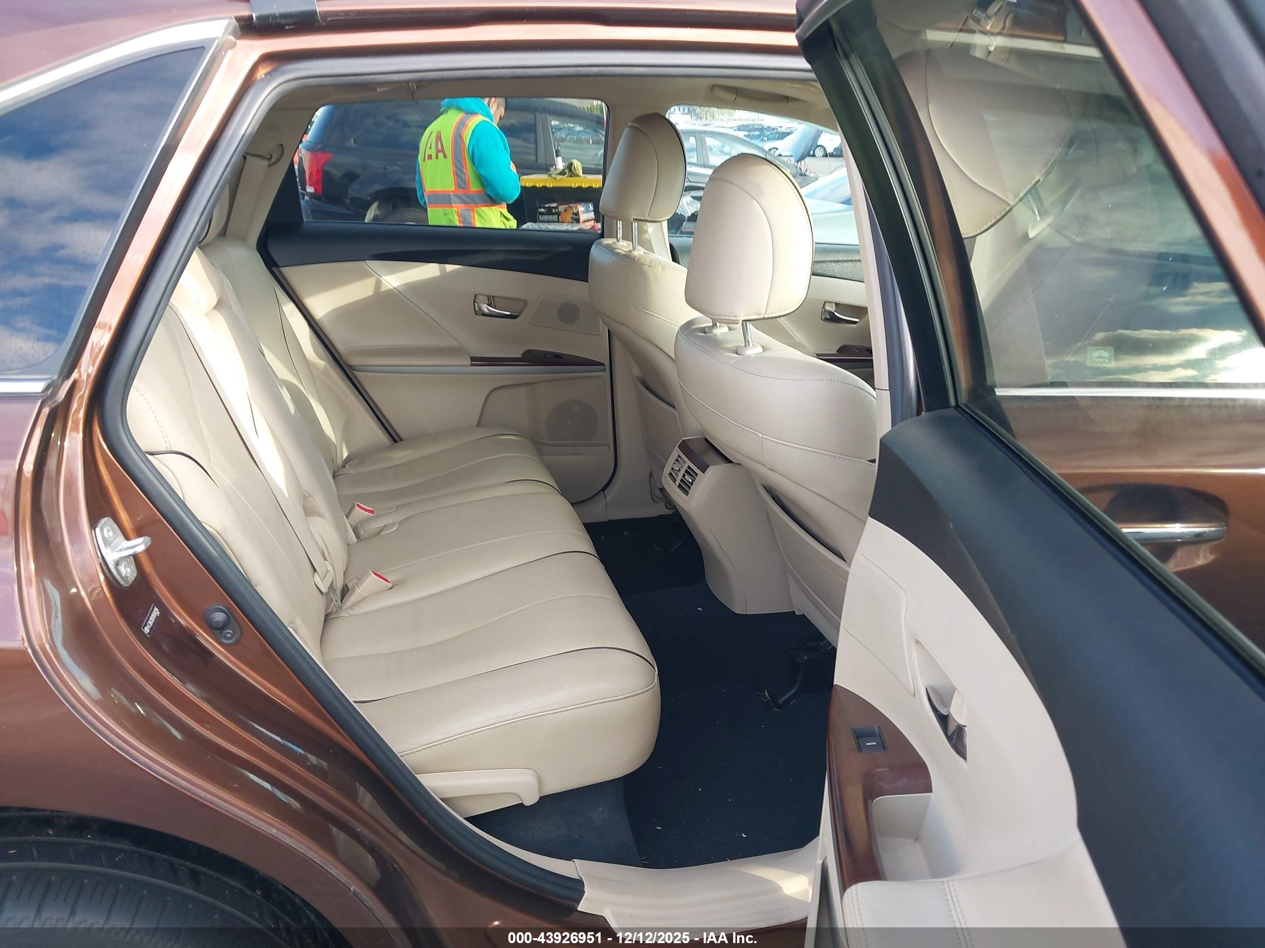 TOYOTA VENZA image 8