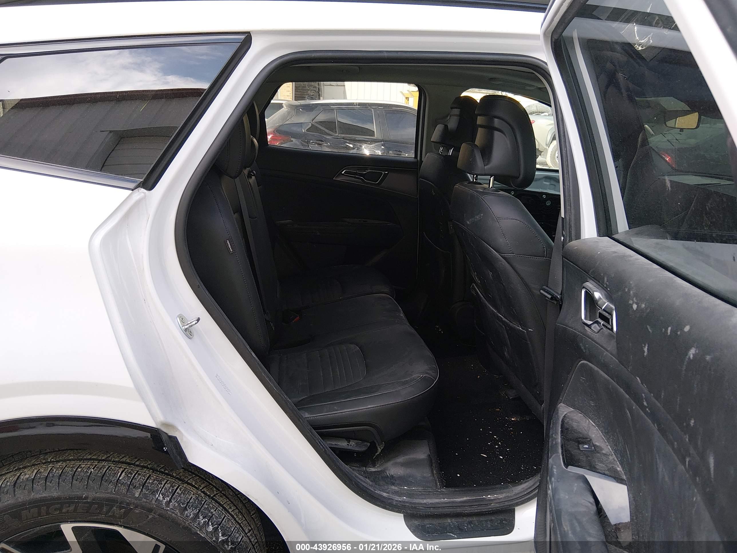 KIA SPORTAGE image 8