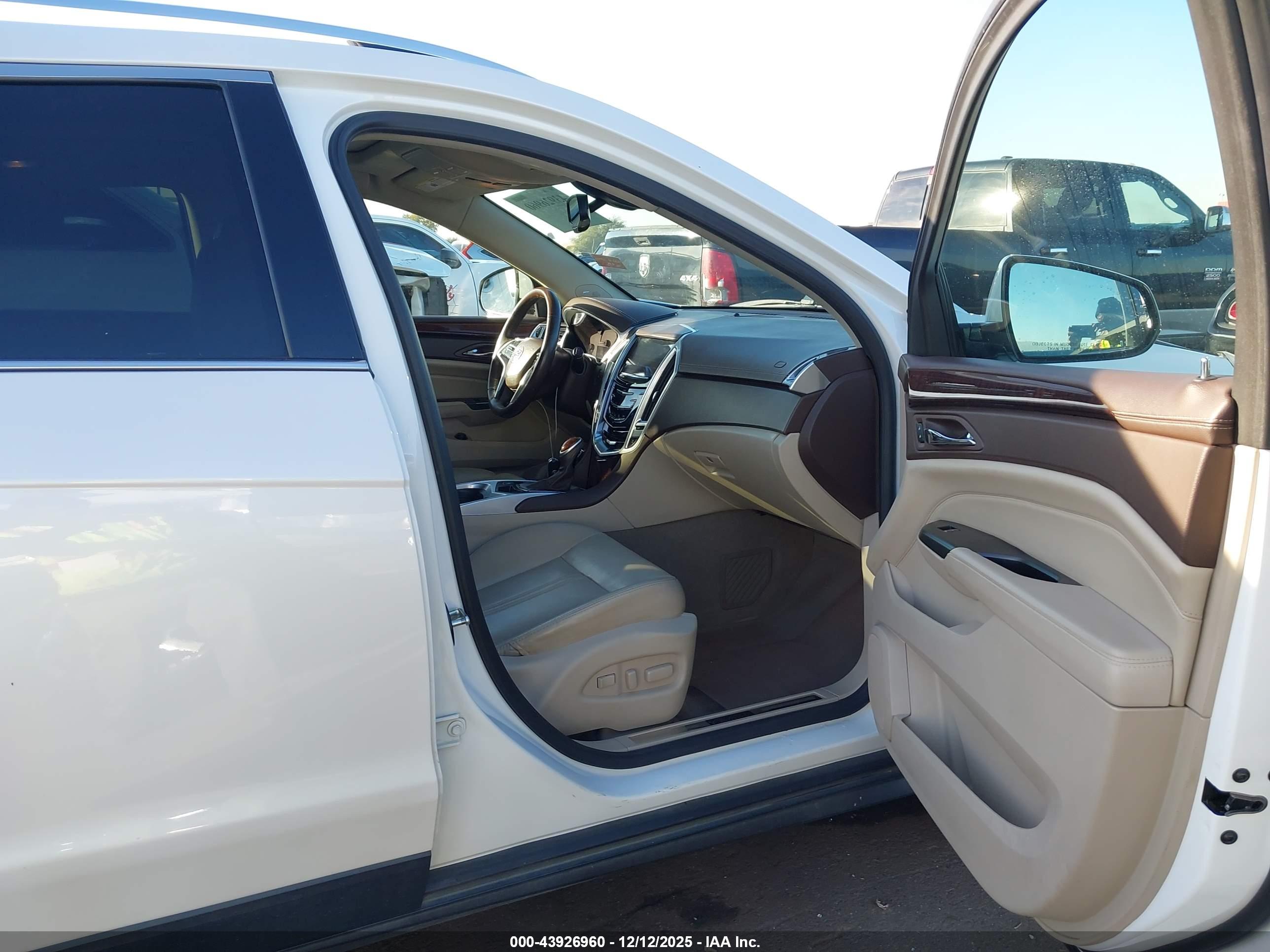 CADILLAC SRX image 5