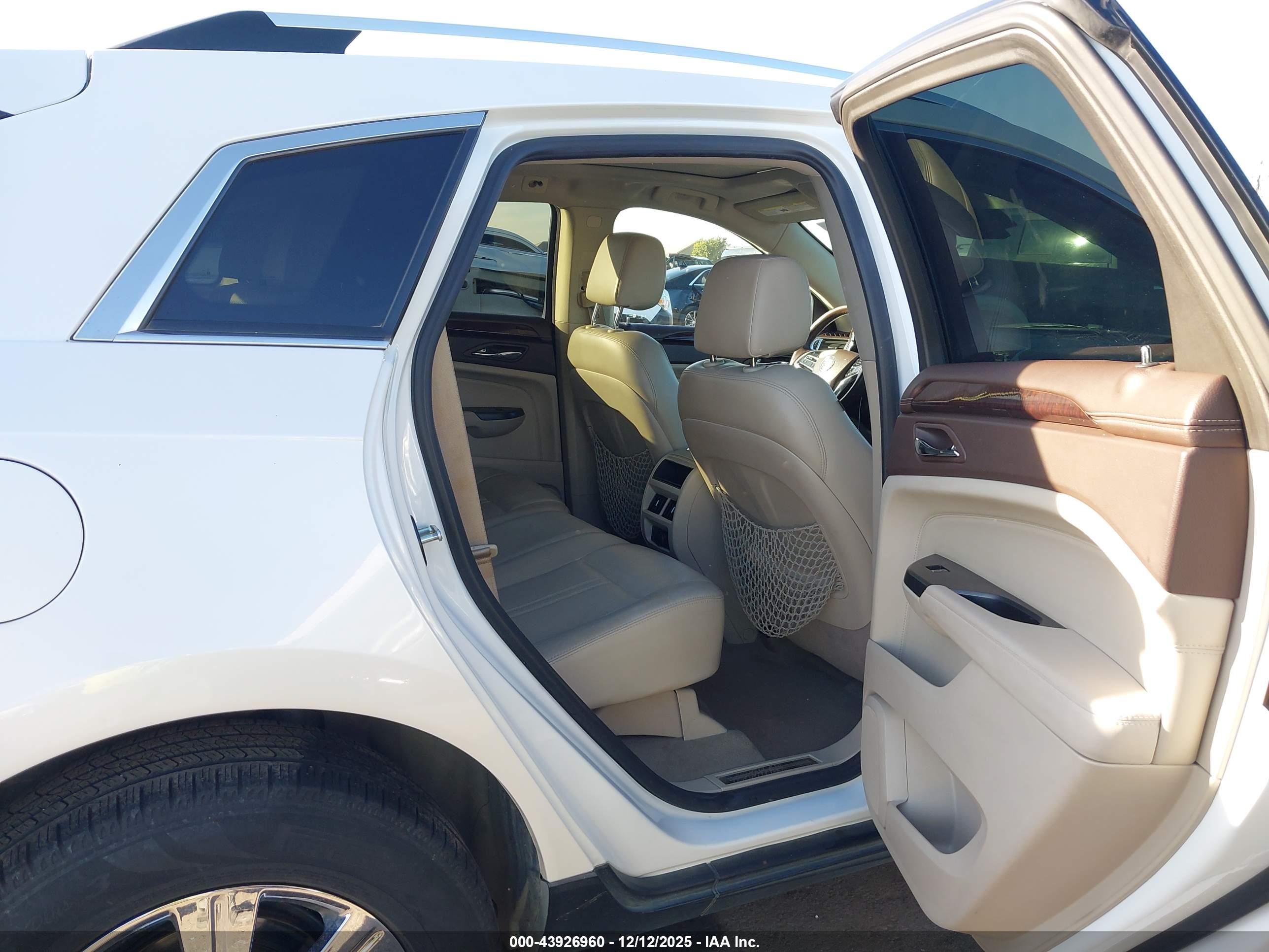 CADILLAC SRX image 8