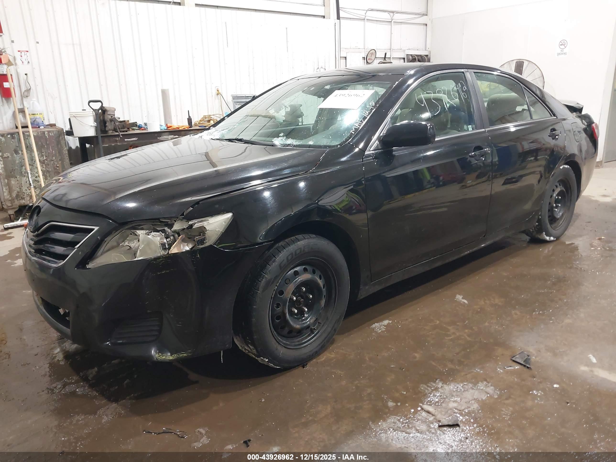 TOYOTA CAMRY image 2