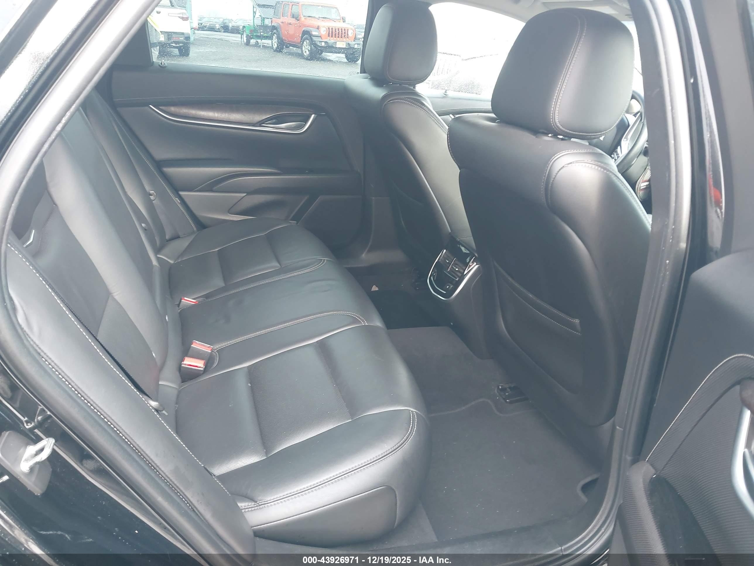 CADILLAC XTS image 8