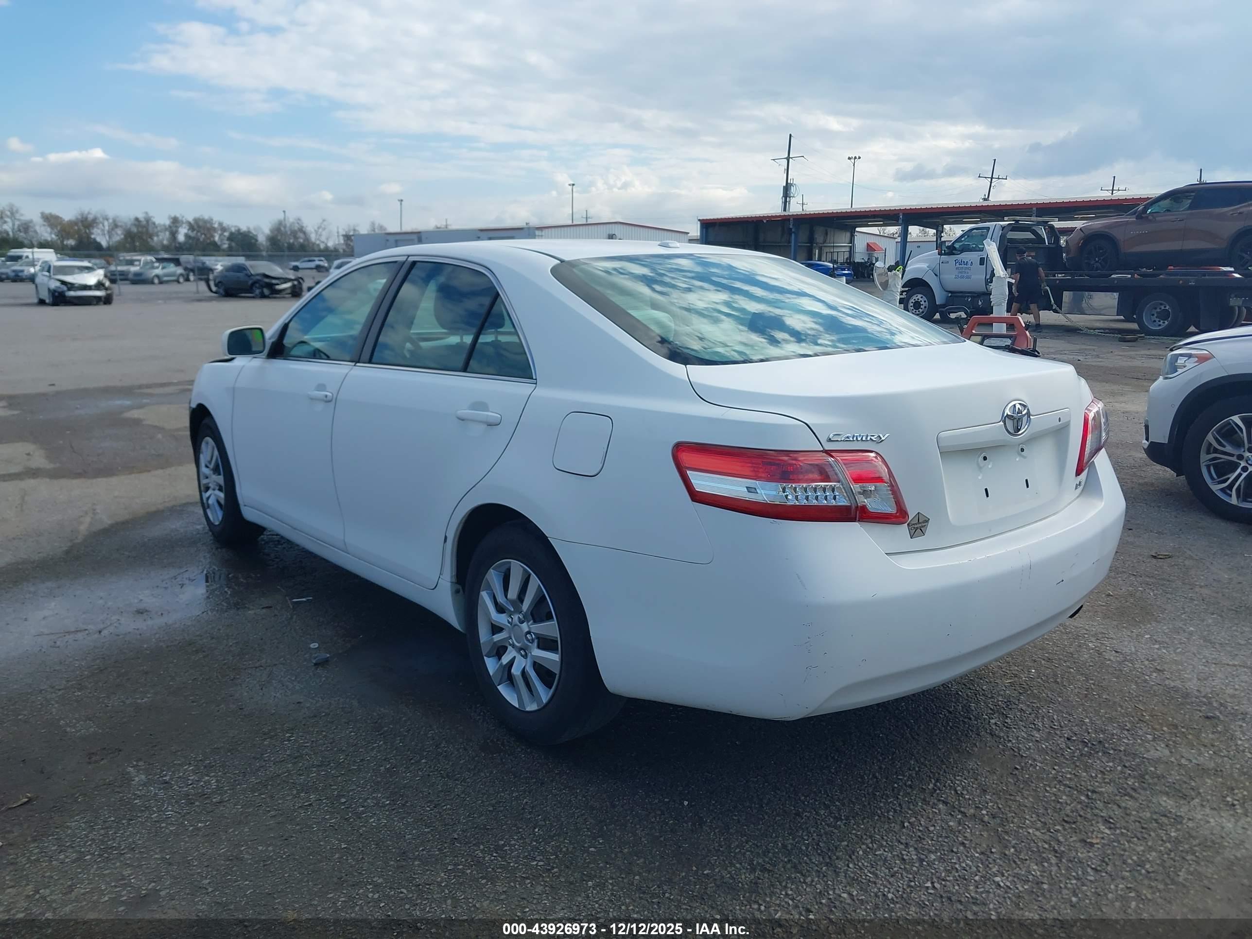 TOYOTA CAMRY image 3