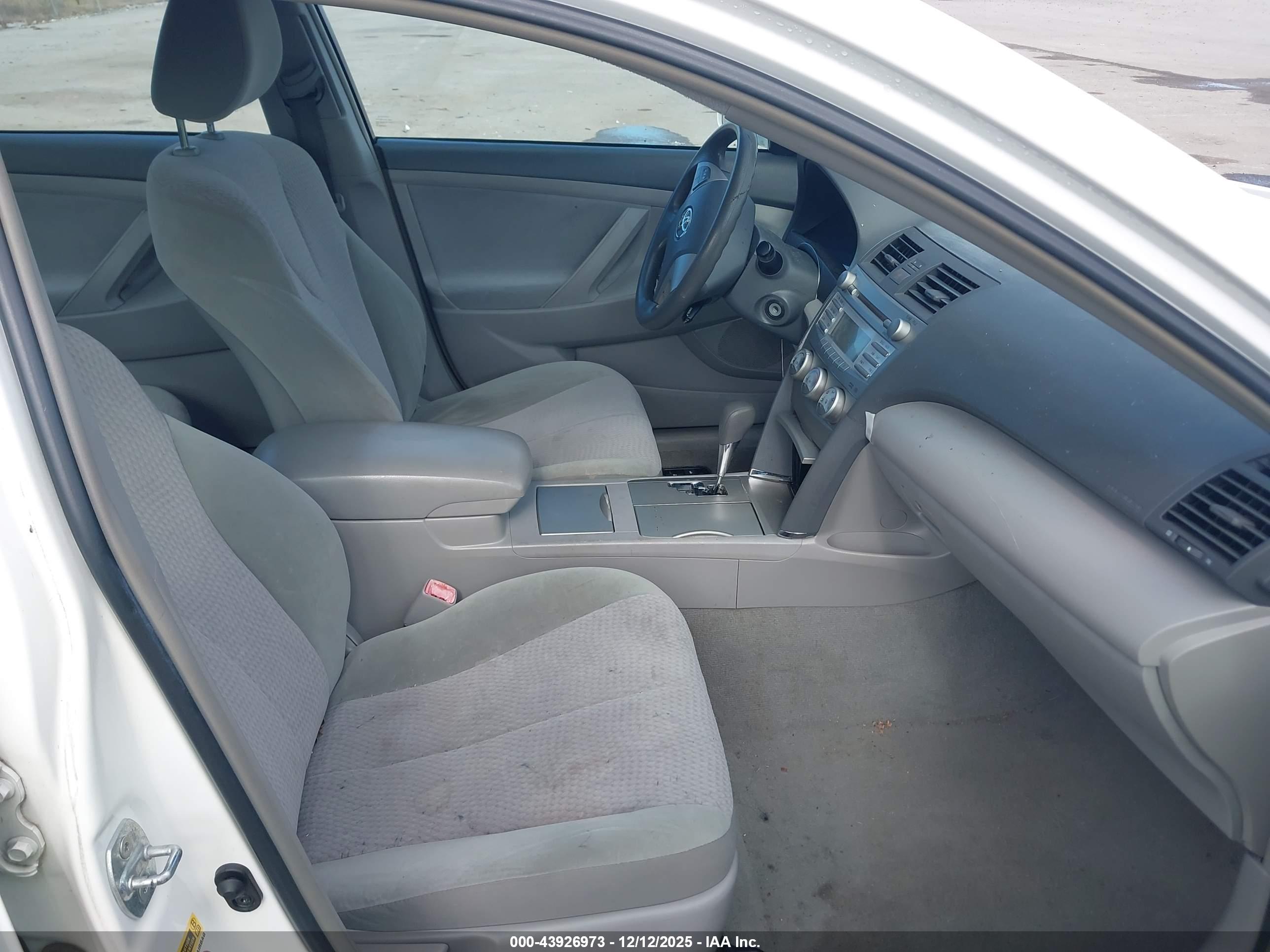 TOYOTA CAMRY image 5