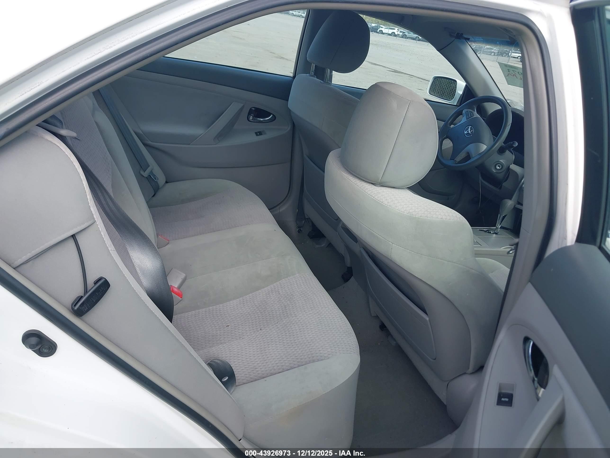 TOYOTA CAMRY image 8