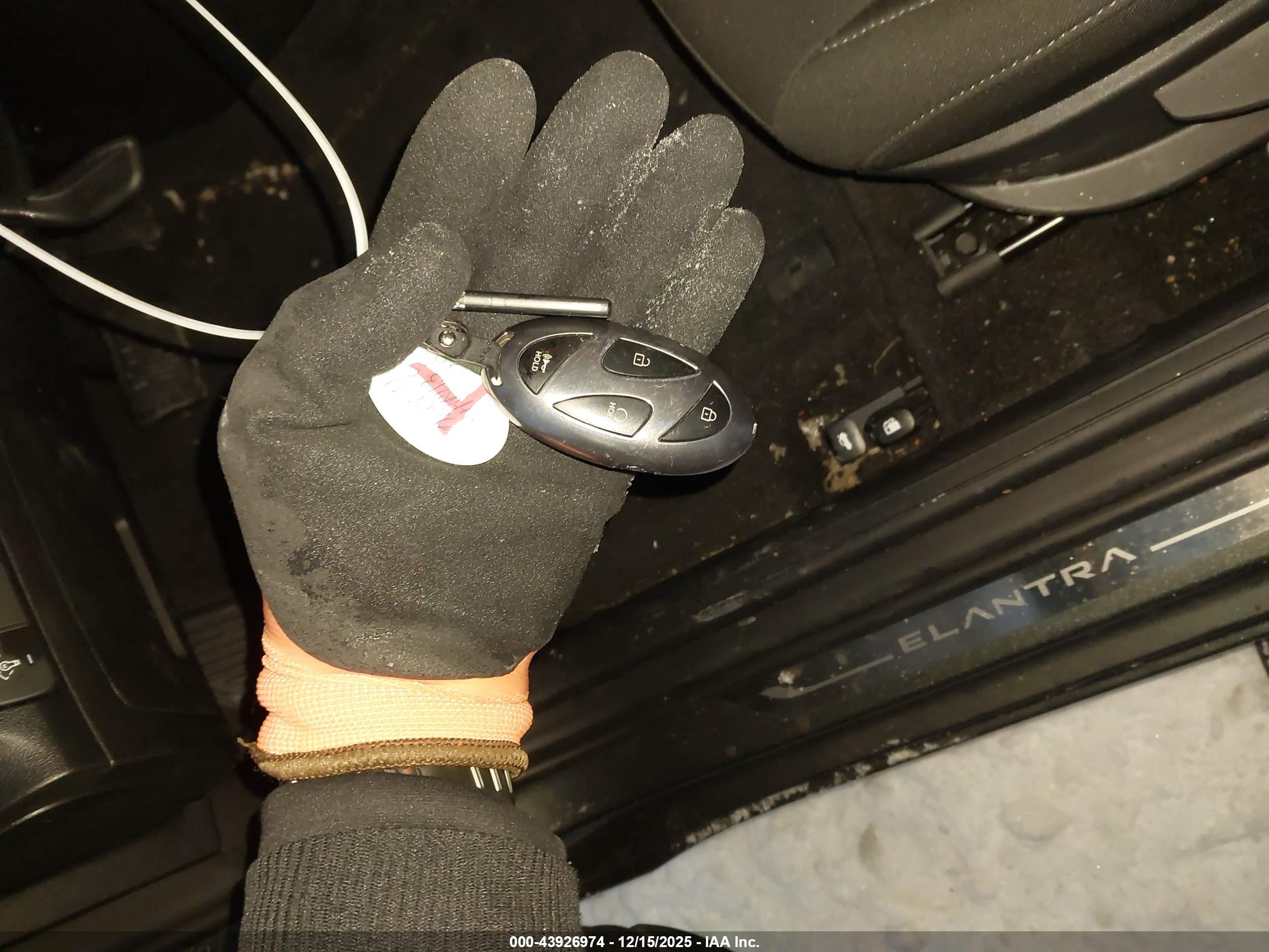 HYUNDAI ELANTRA image 11
