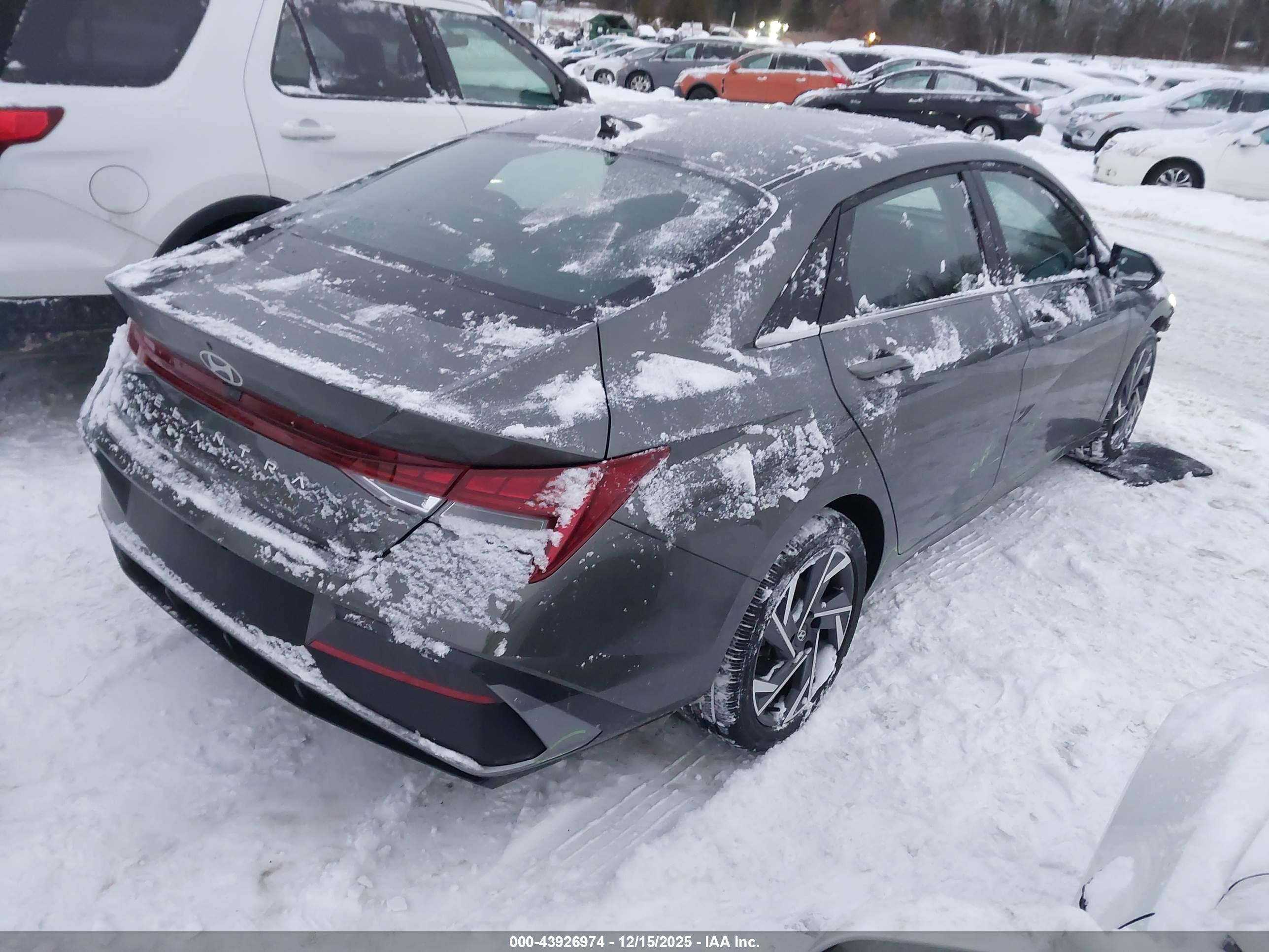 HYUNDAI ELANTRA image 4