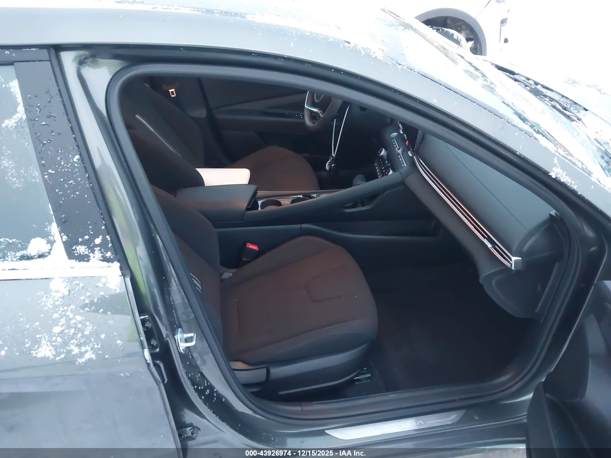 HYUNDAI ELANTRA image 5