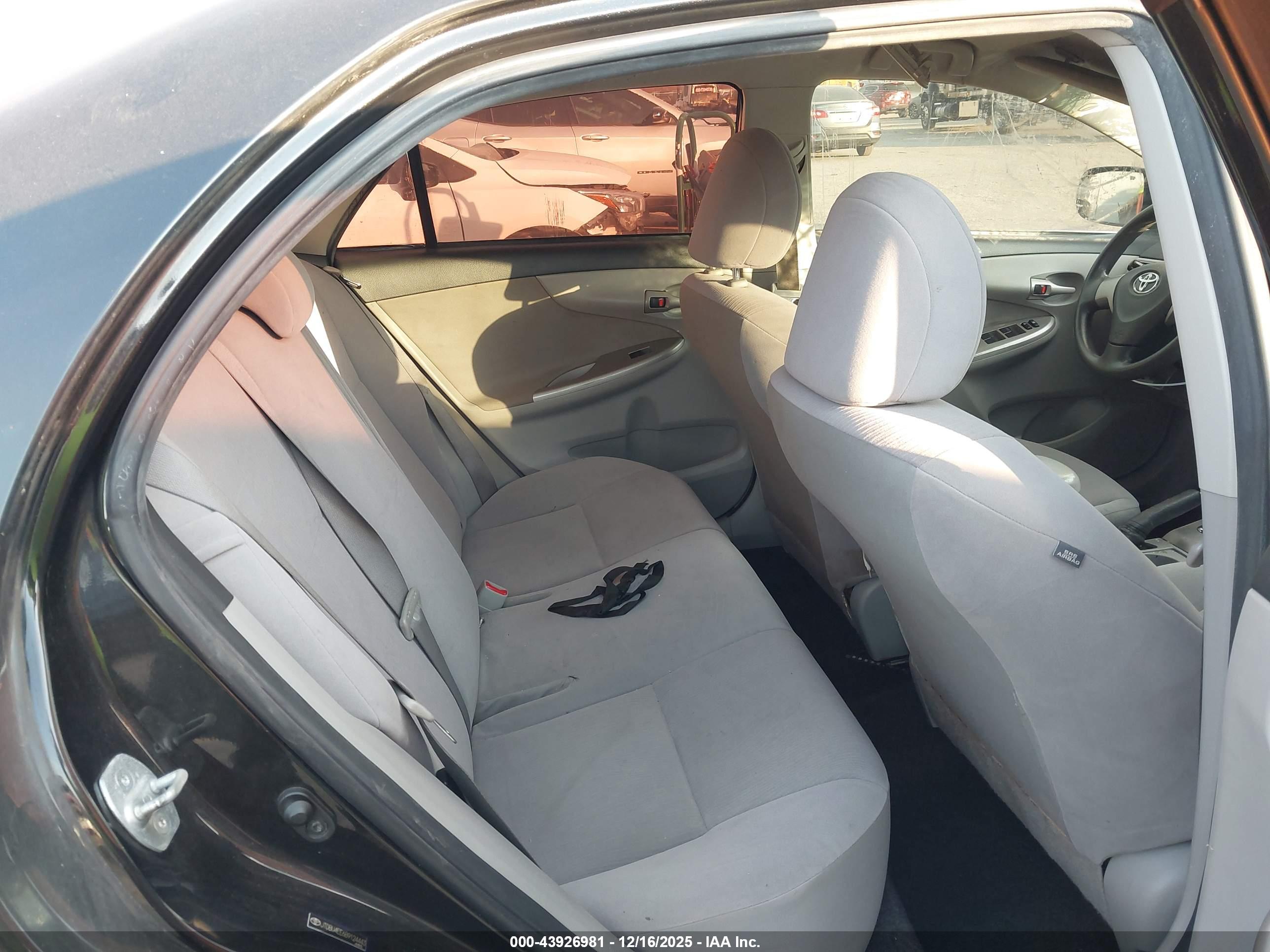 TOYOTA COROLLA image 8
