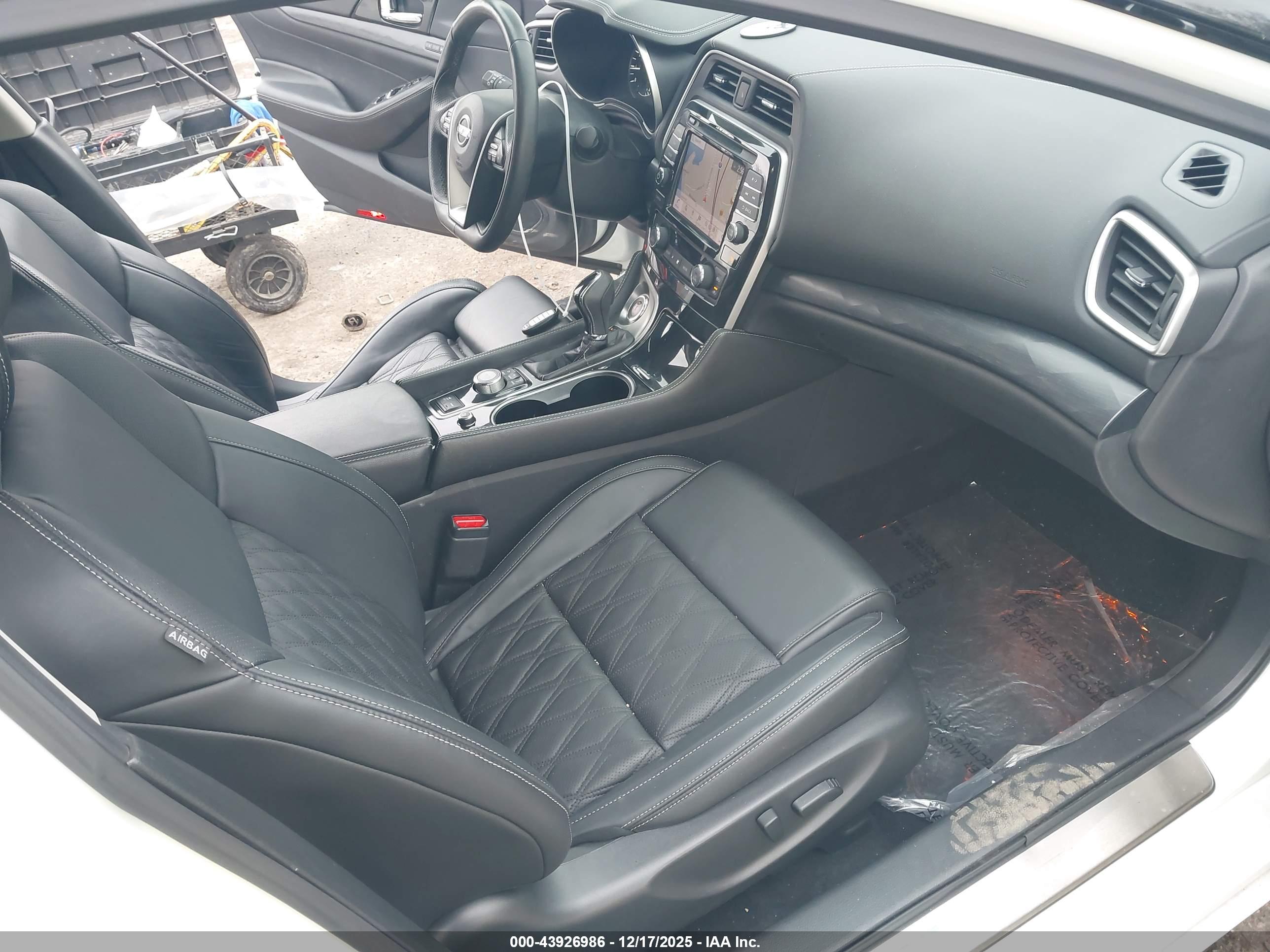 NISSAN MAXIMA image 5
