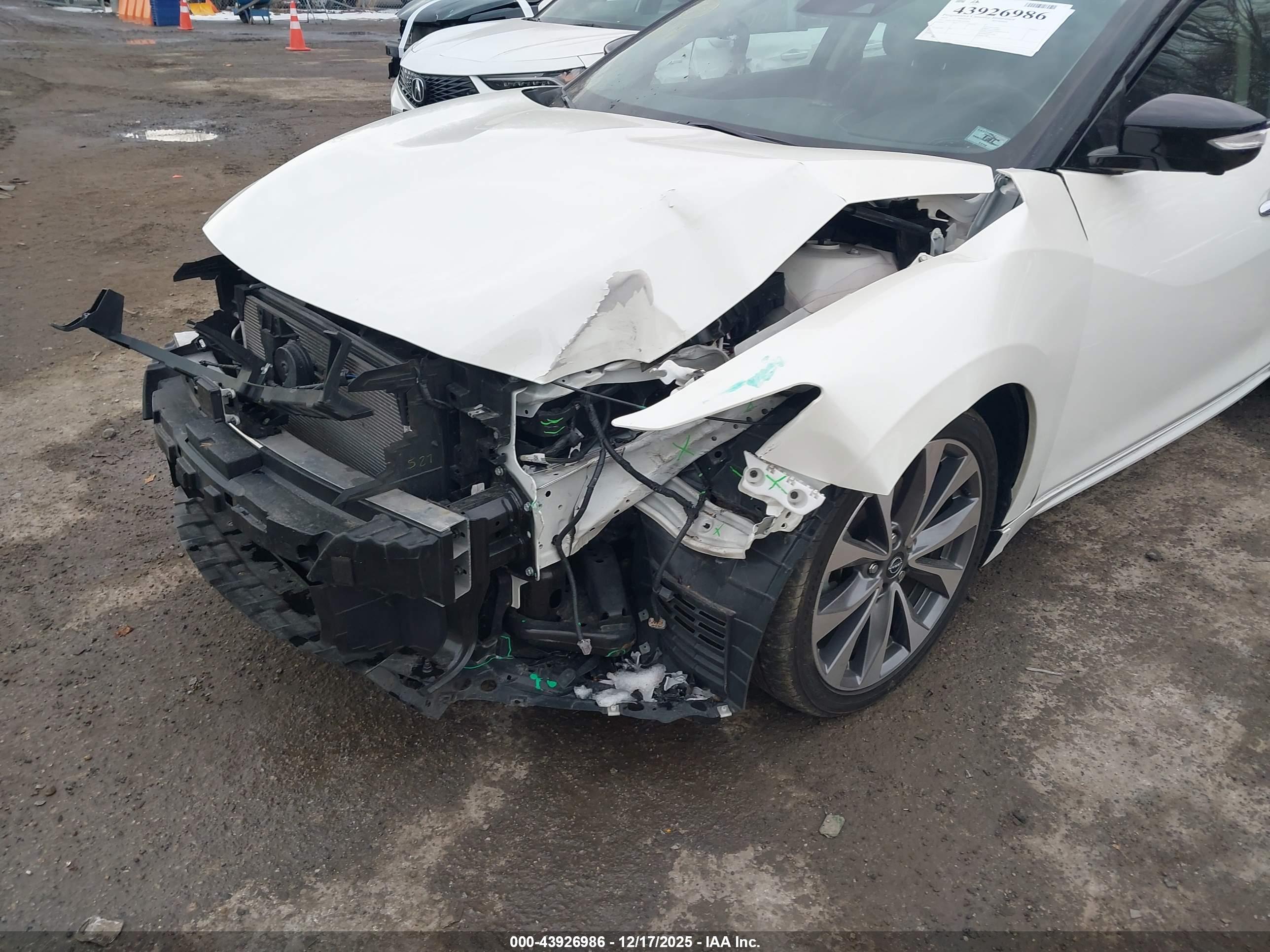 NISSAN MAXIMA image 6