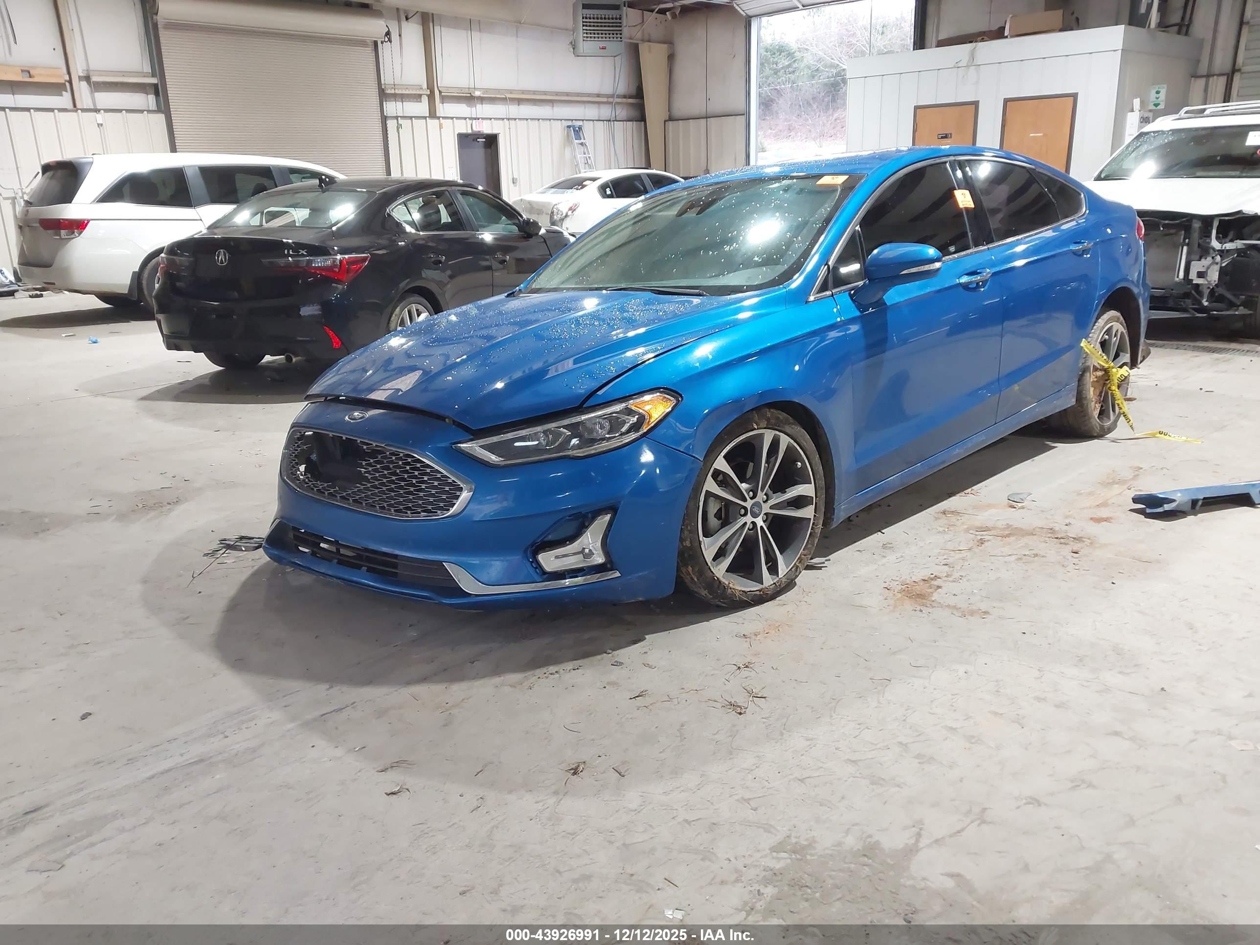 FORD FUSION image 2