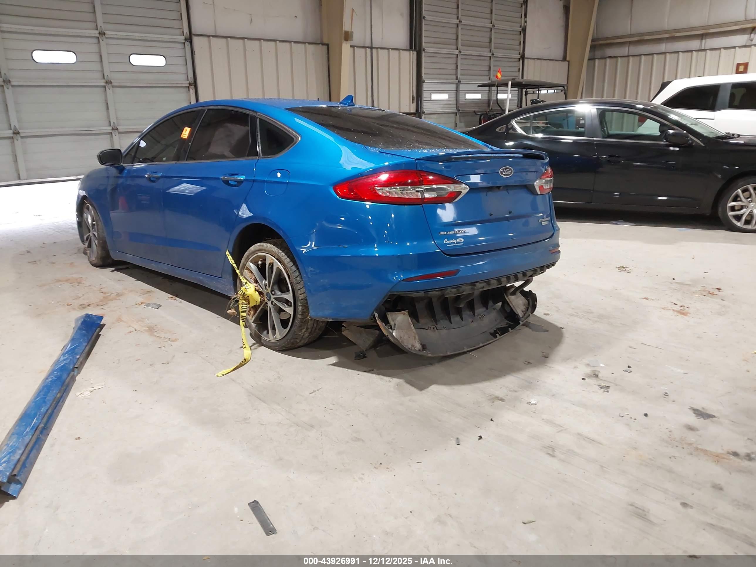 FORD FUSION image 3