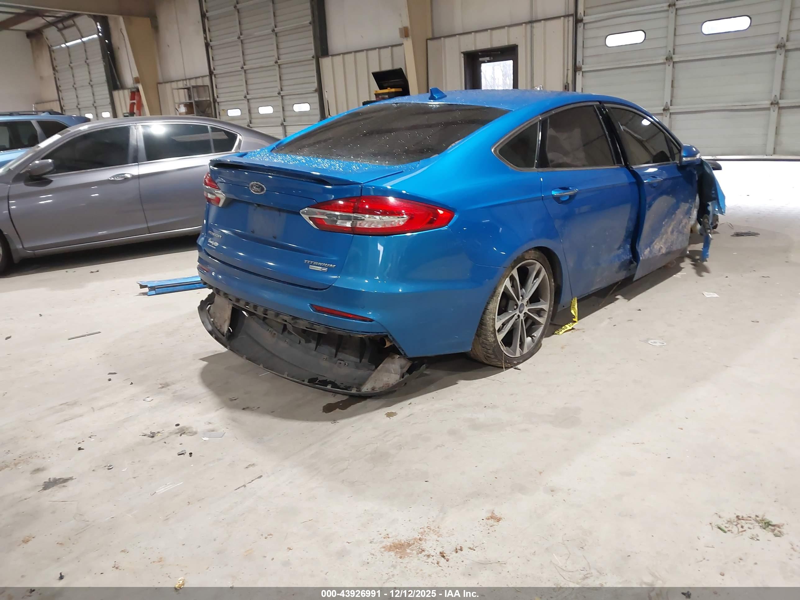 FORD FUSION image 4