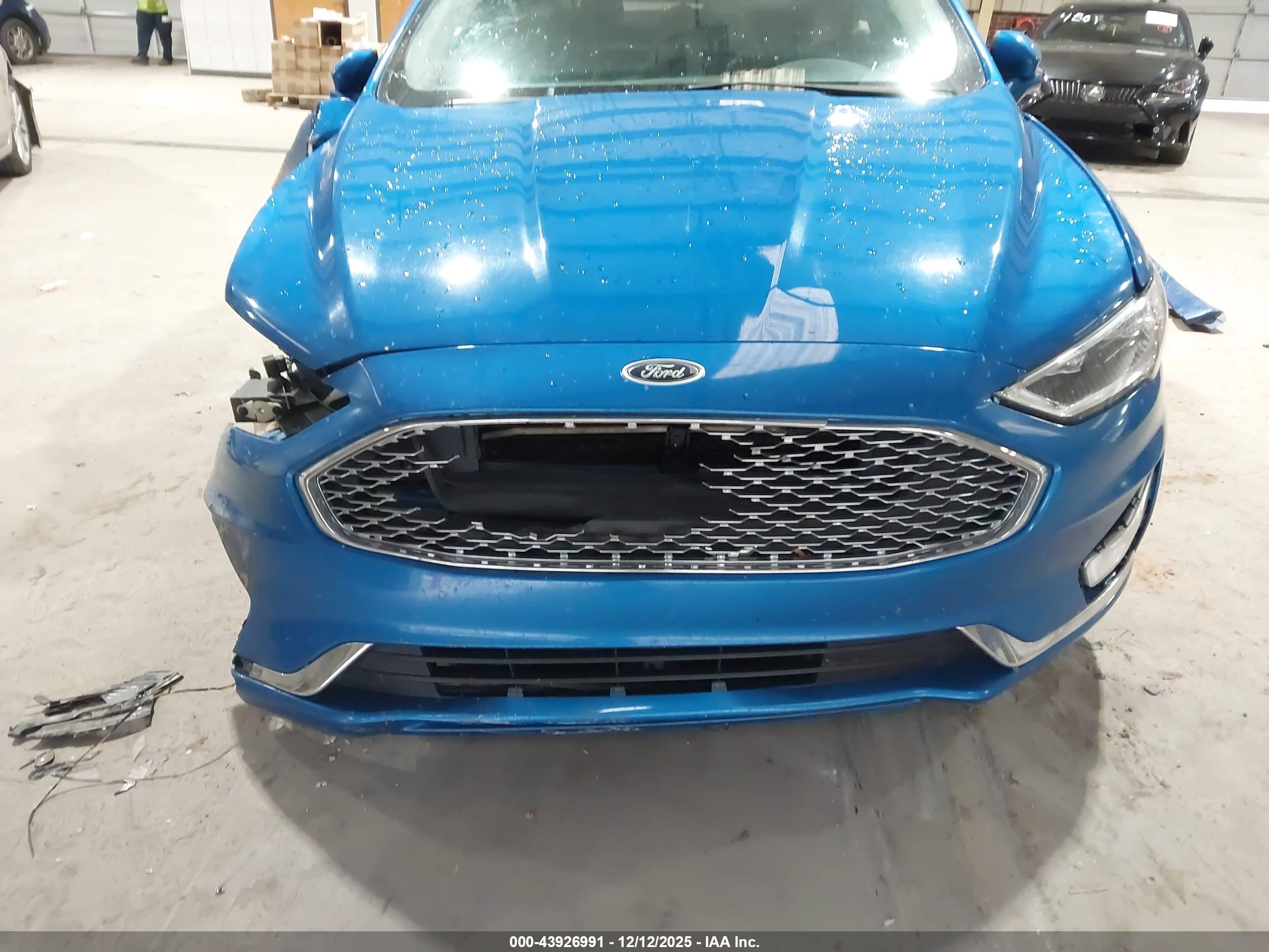 FORD FUSION image 6