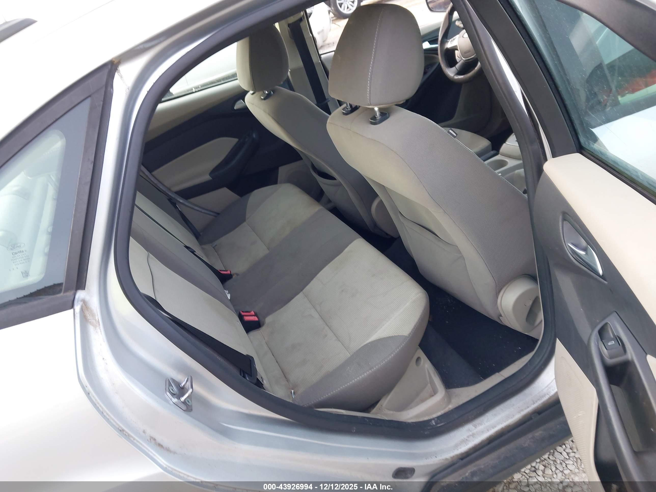 FORD FOCUS image 8