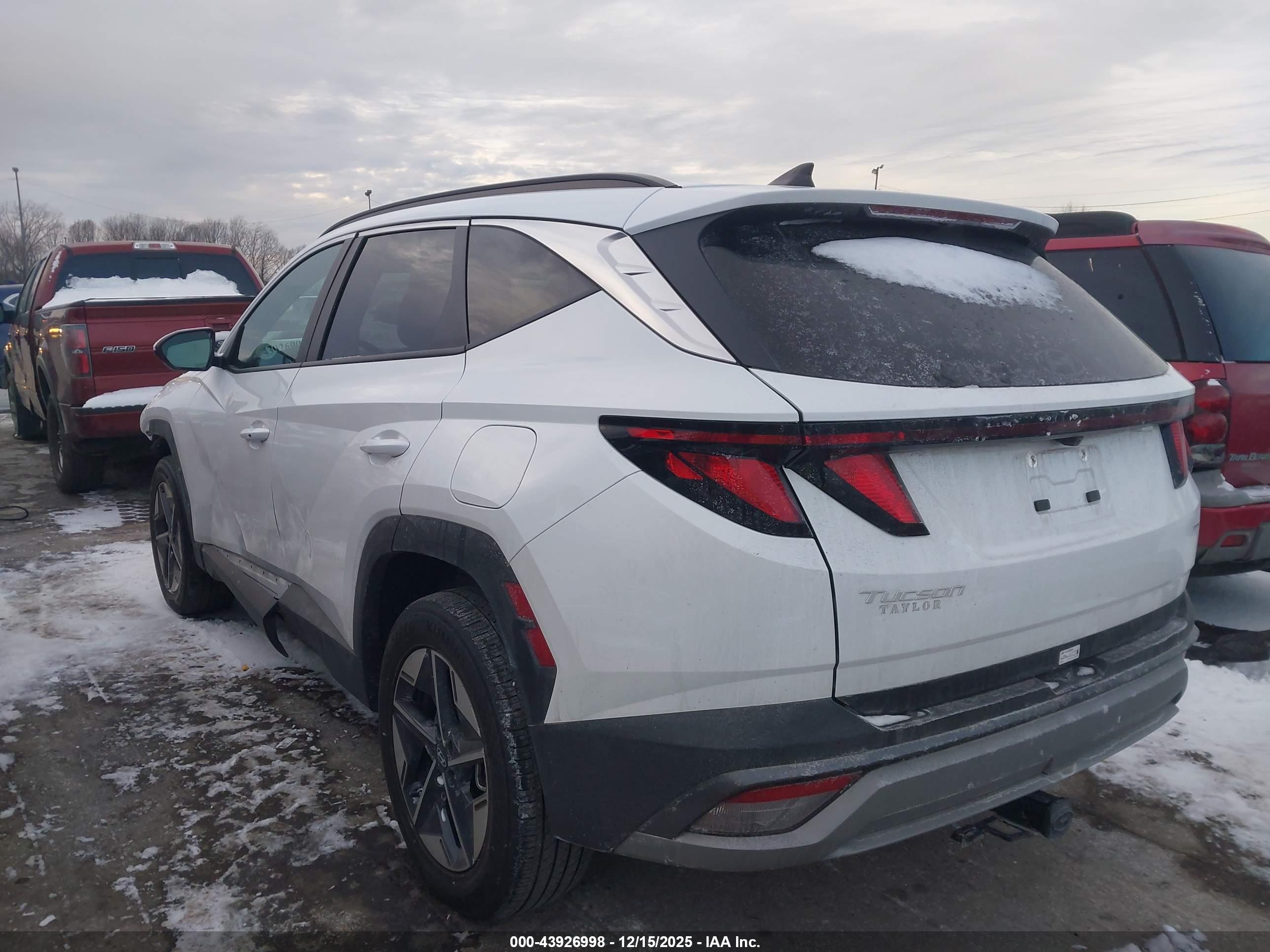 HYUNDAI TUCSON image 3