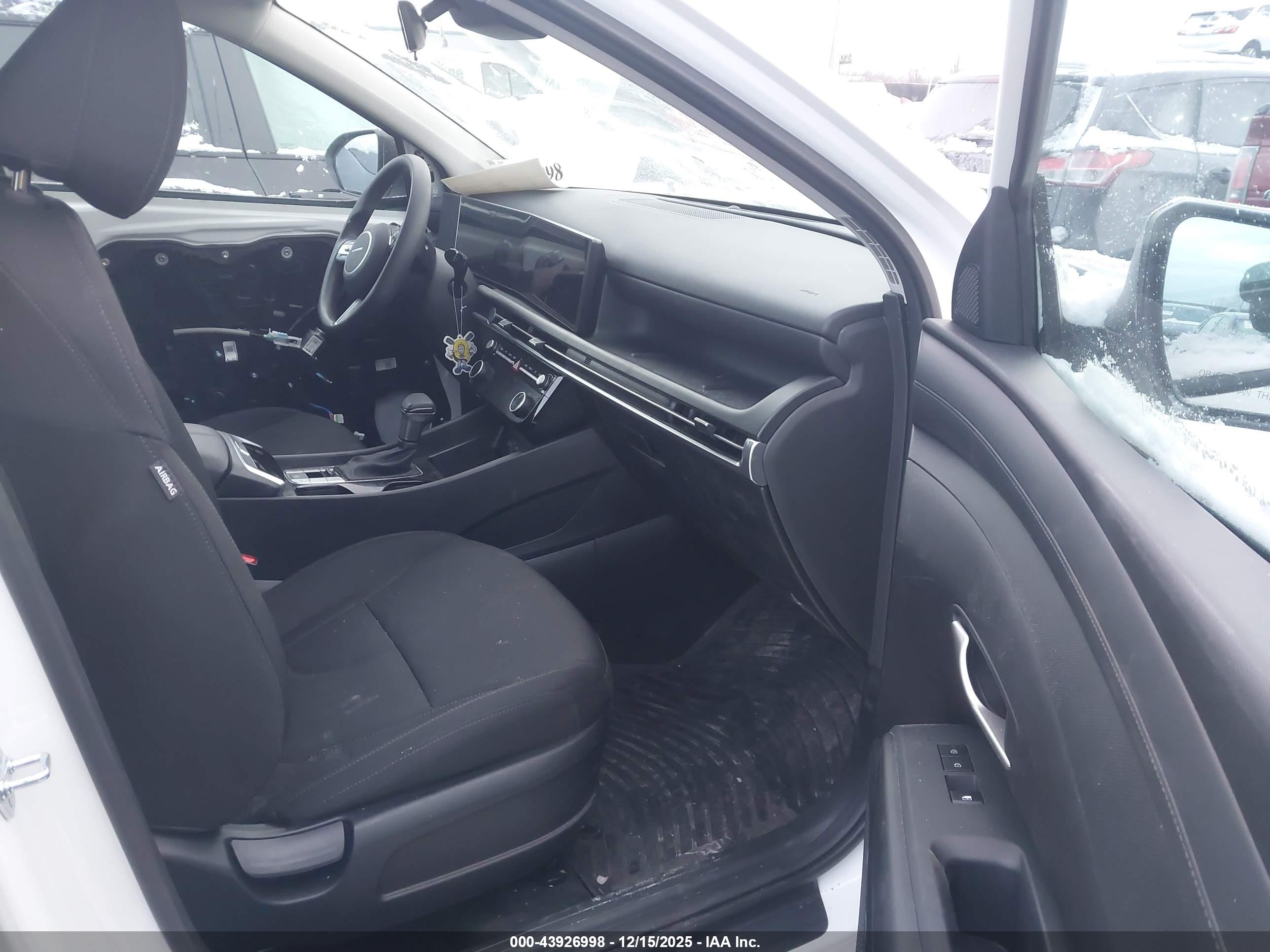HYUNDAI TUCSON image 5