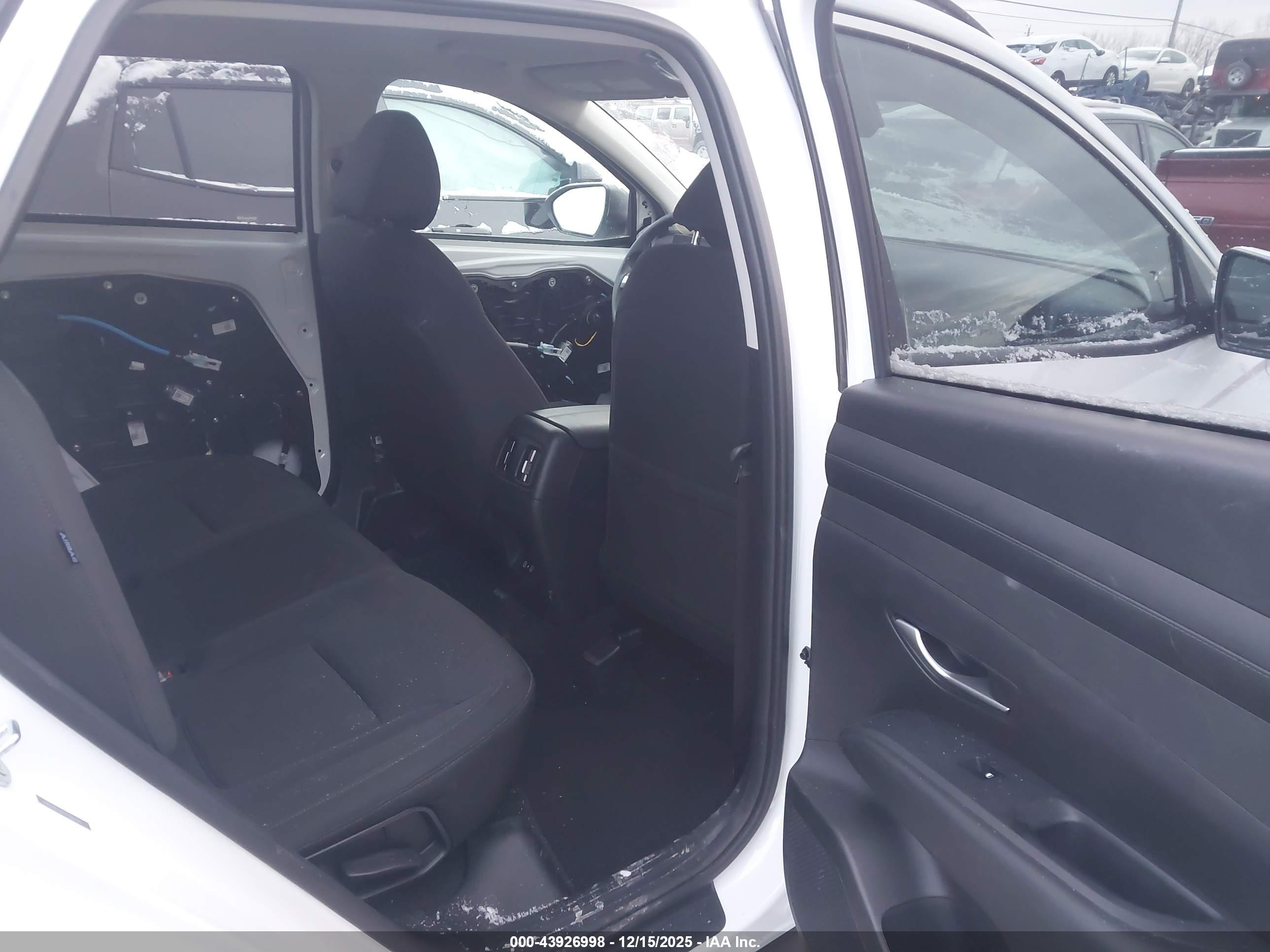 HYUNDAI TUCSON image 8